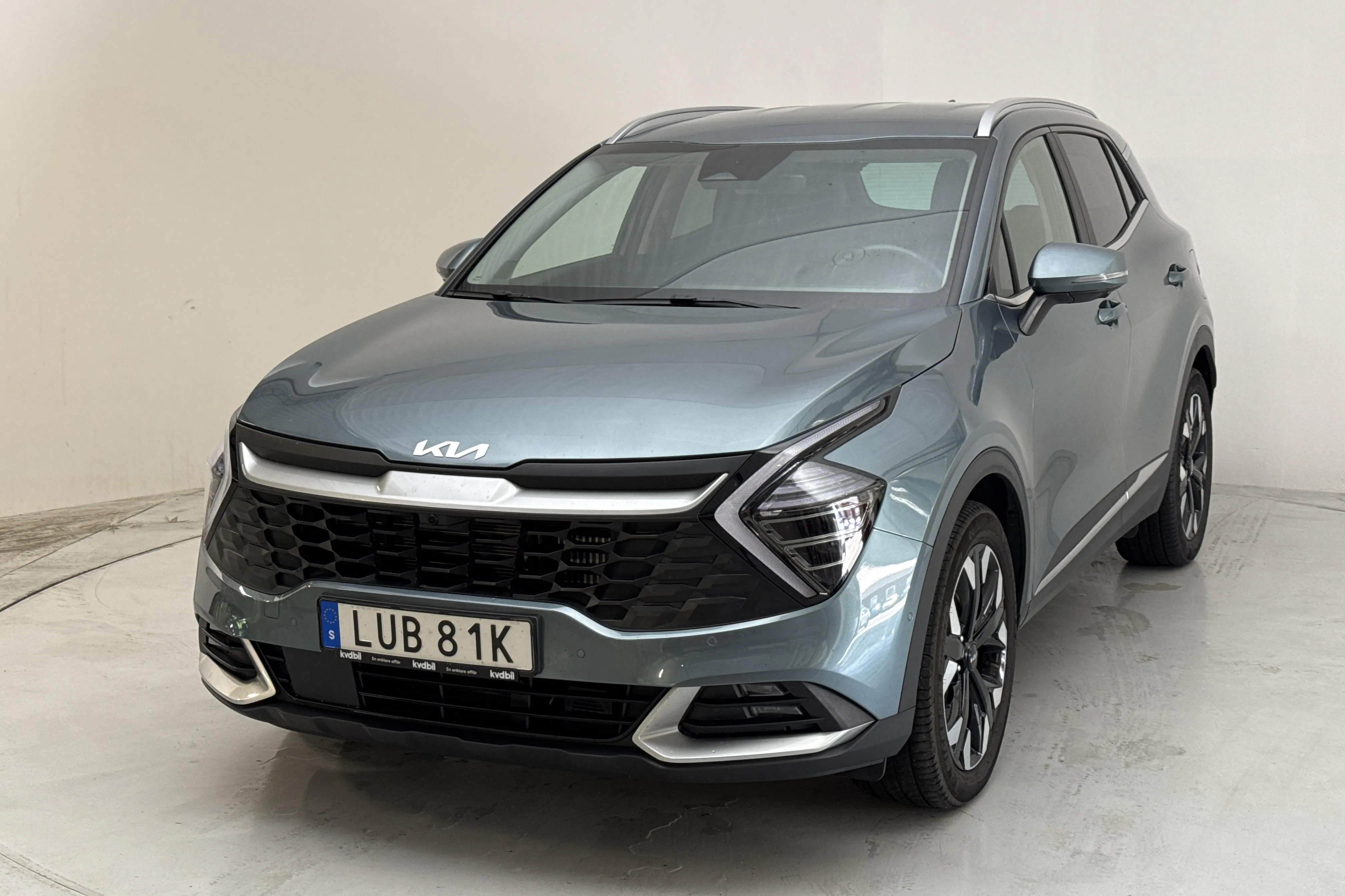 Presentationsfoto 1 av 16: KIA Sportage PHEV AWD (265hk) - 5 187 mil - Automat - grå - 2024