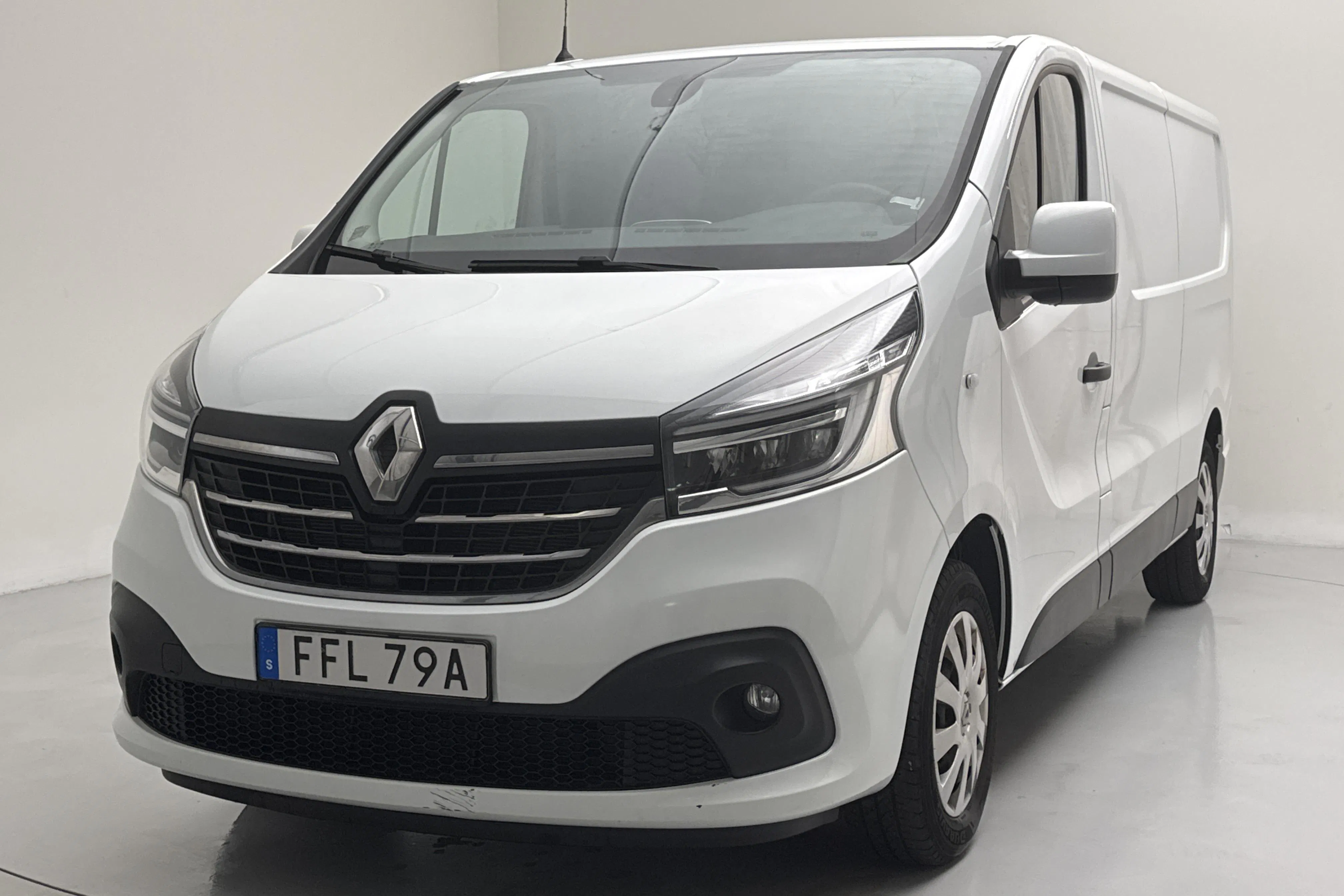 Presentation photo 1 of 14: Renault Trafic 2.0 dCi Skåp (120hk) - 69 800 km - Manual - white - 2021