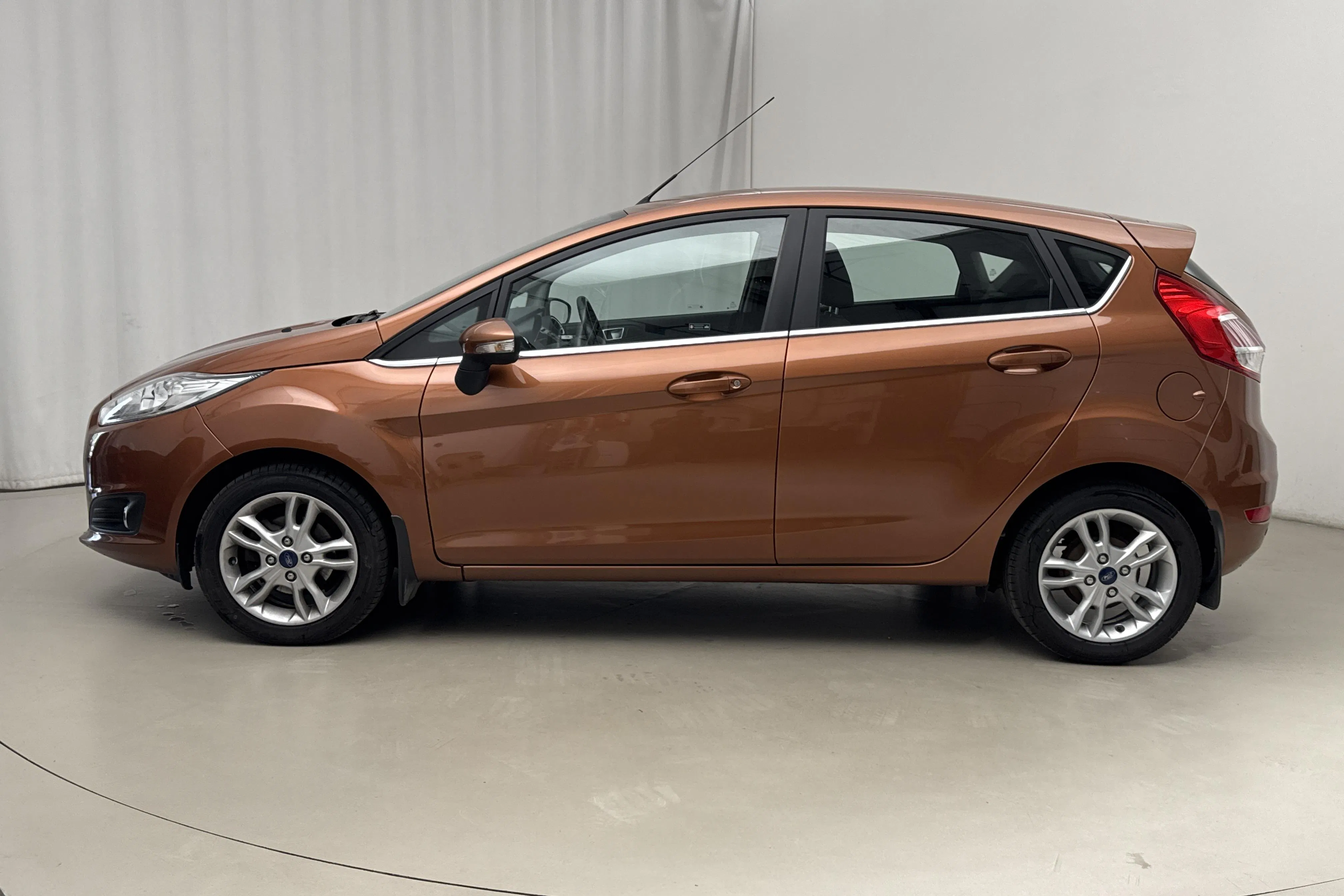 Presentationsfoto 2 av 12: Ford Fiesta 1.0T EcoBoost 5dr (100hk) - 7 633 mil - Manuell - brun - 2016