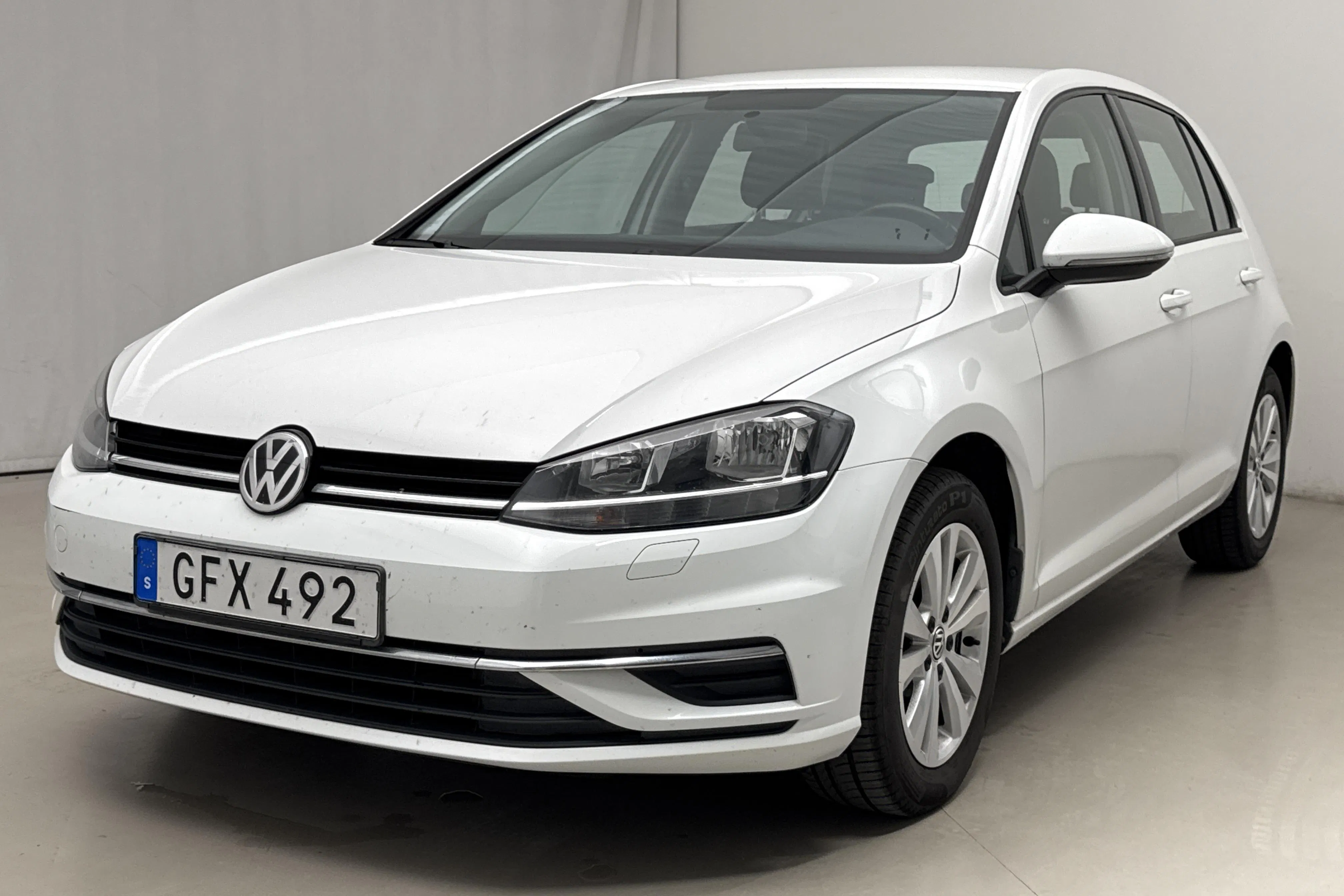 Presentationsfoto 1 av 16: VW Golf VII 1.0 TSI 5dr (115hk) - 8 464 mil - Automat - vit - 2019