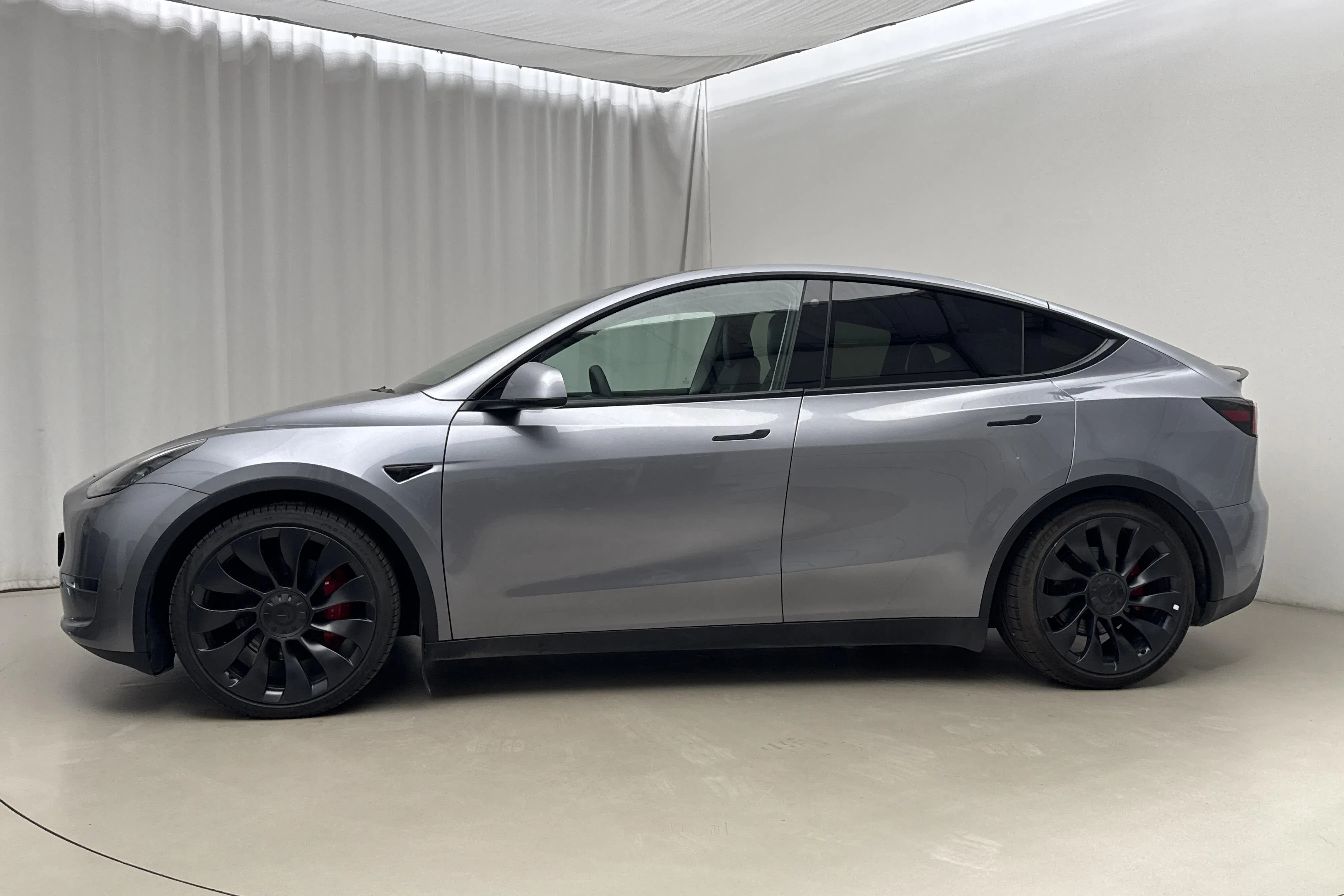 Presentationsfoto 2 av 24: Tesla Model Y Performance Dual Motor AWD - 10 242 mil - Automat - grå - 2023
