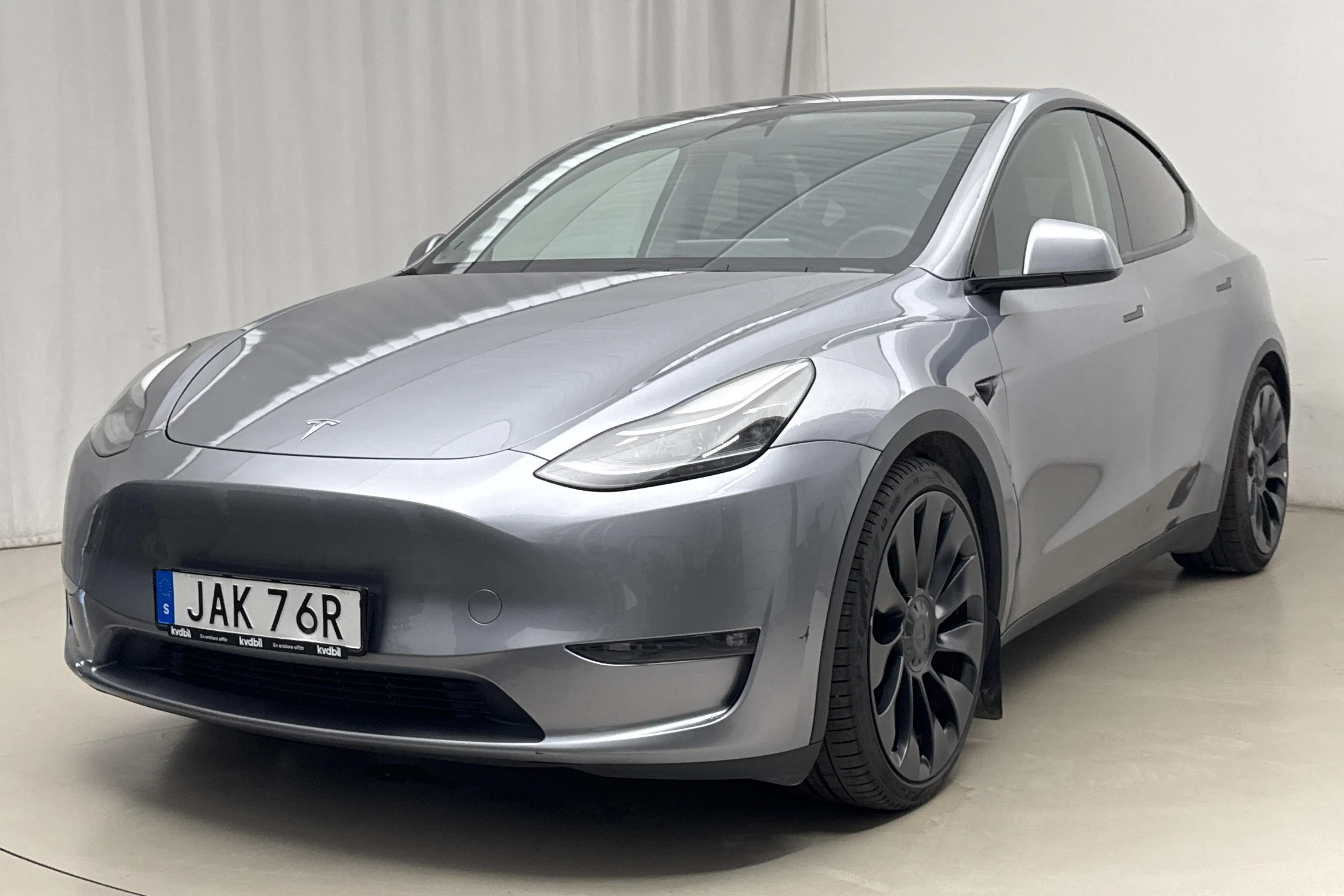 Presentationsfoto 1 av 24: Tesla Model Y Performance Dual Motor AWD - 10 242 mil - Automat - grå - 2023
