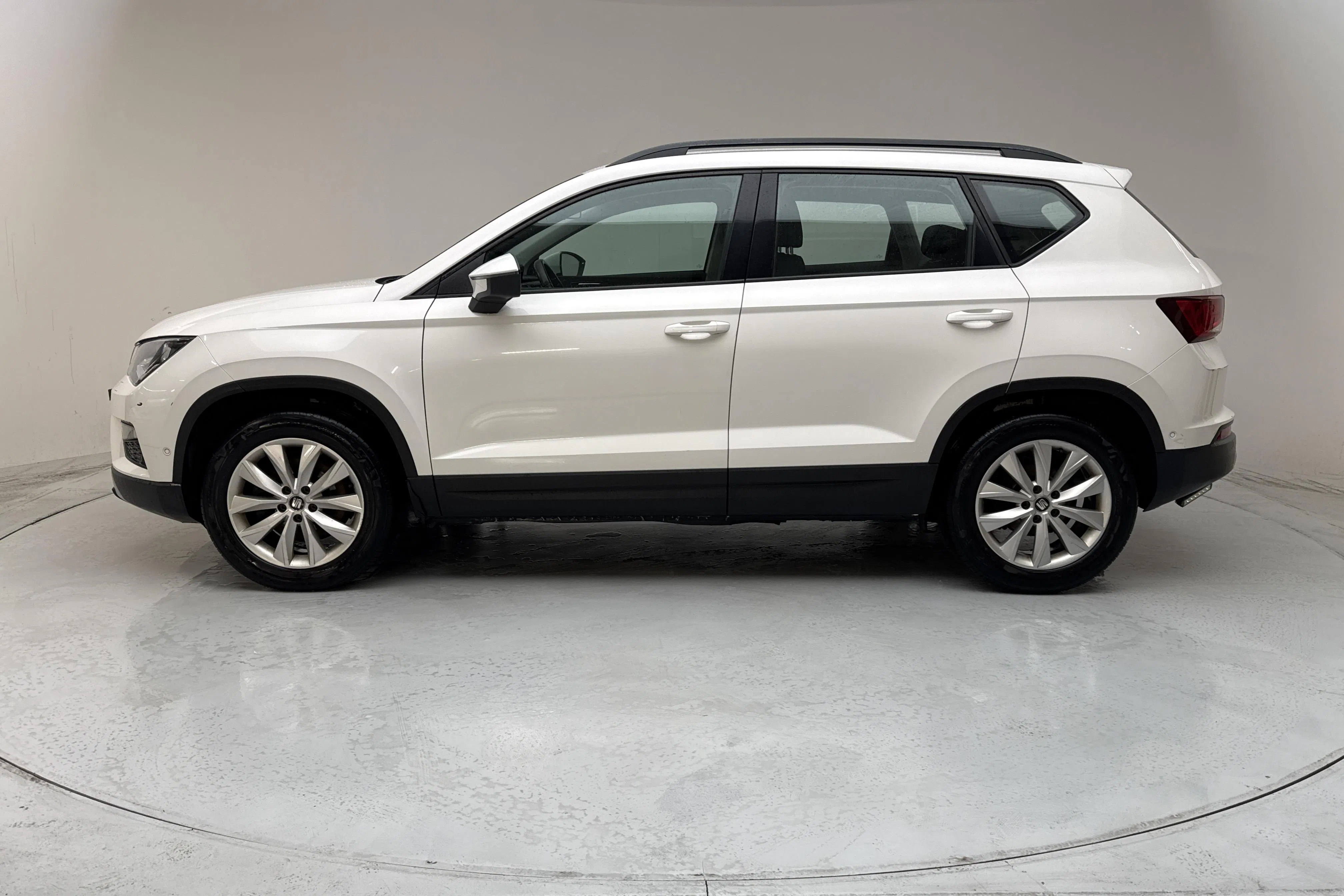 Presentationsfoto 2 av 14: Seat Ateca 1.5 TSI ACT 4Drive (150hk) - 28 910 mil - Automat - vit - 2019