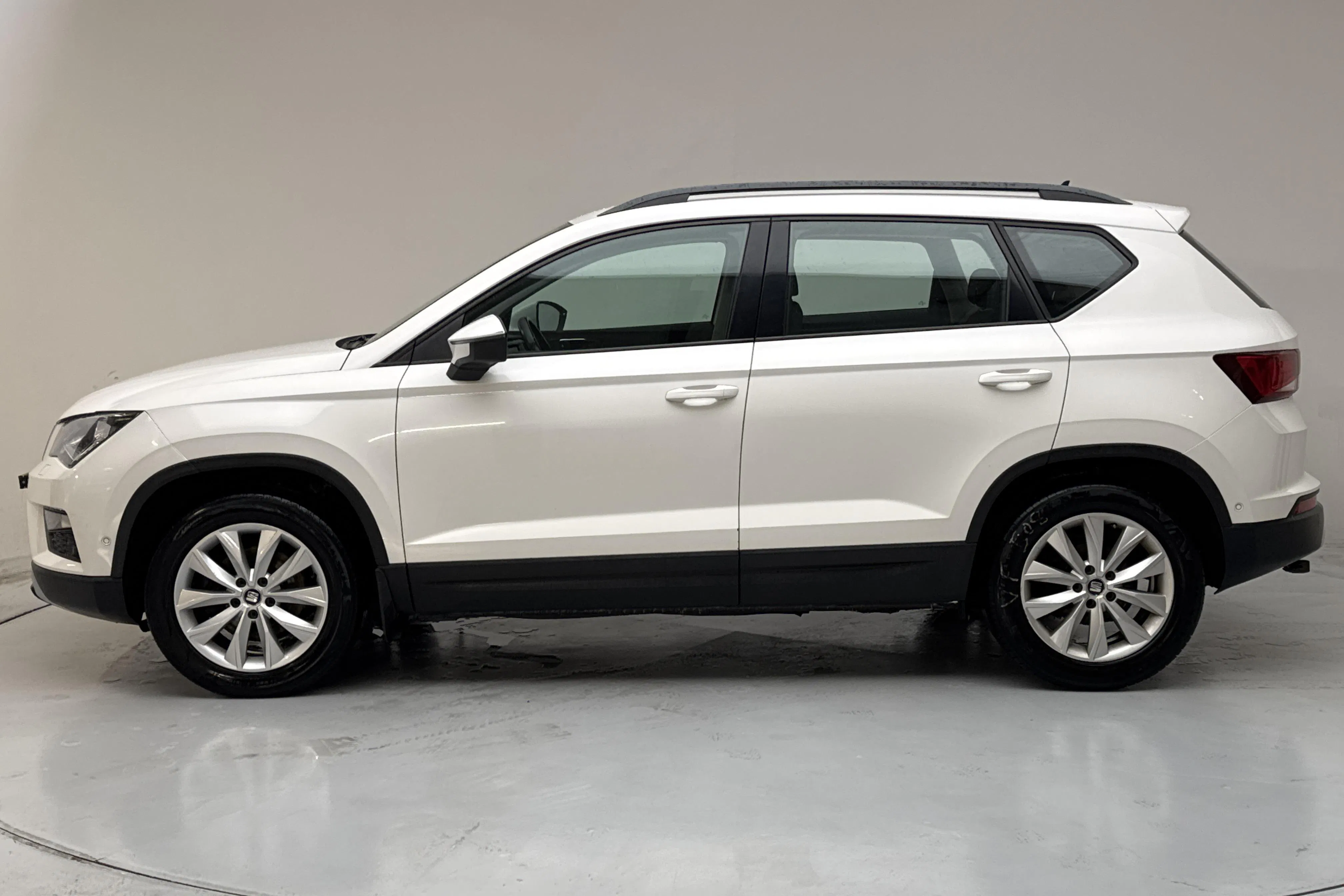 Presentationsfoto 2 av 13: Seat Ateca 1.5 TSI ACT 4Drive (150hk) - 30 782 mil - Automat - vit - 2019