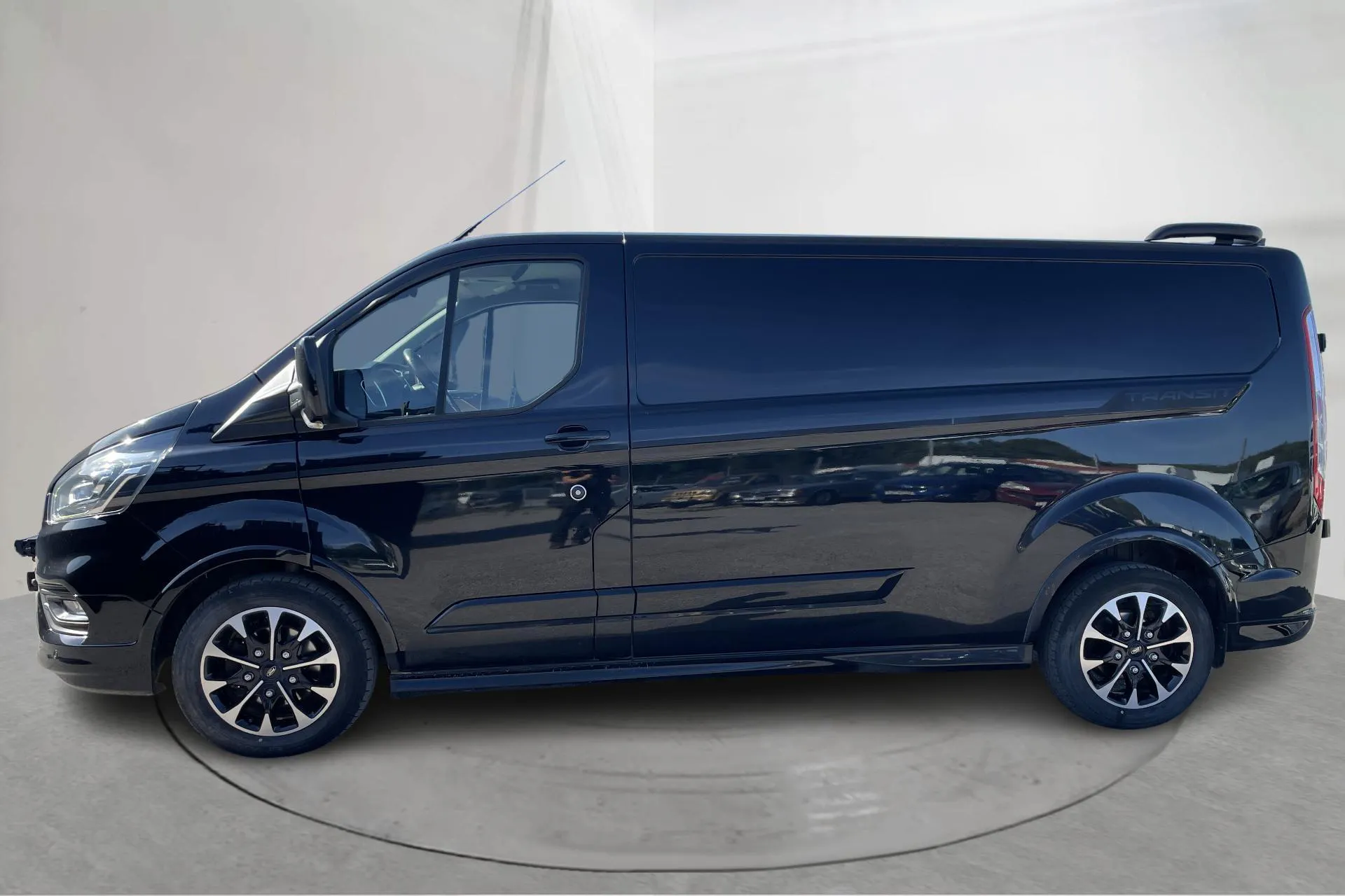 Presentationsfoto 2 av 21: Ford Transit Custom 310 Sportsvan (170hk) - 21 470 mil - Automat - svart - 2019