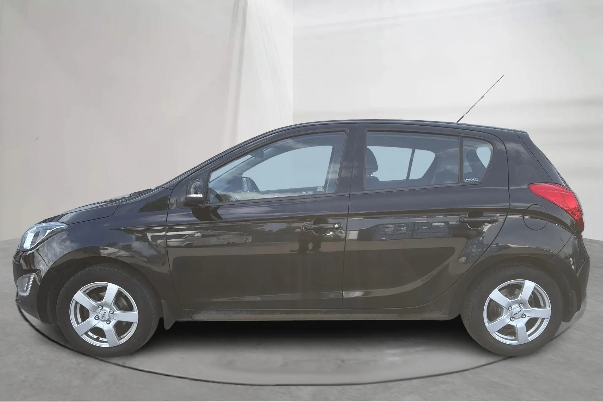 Presentationsfoto 2 av 13: Hyundai i20 1.2 (85hk) - 12 623 mil - Manuell - svart - 2013
