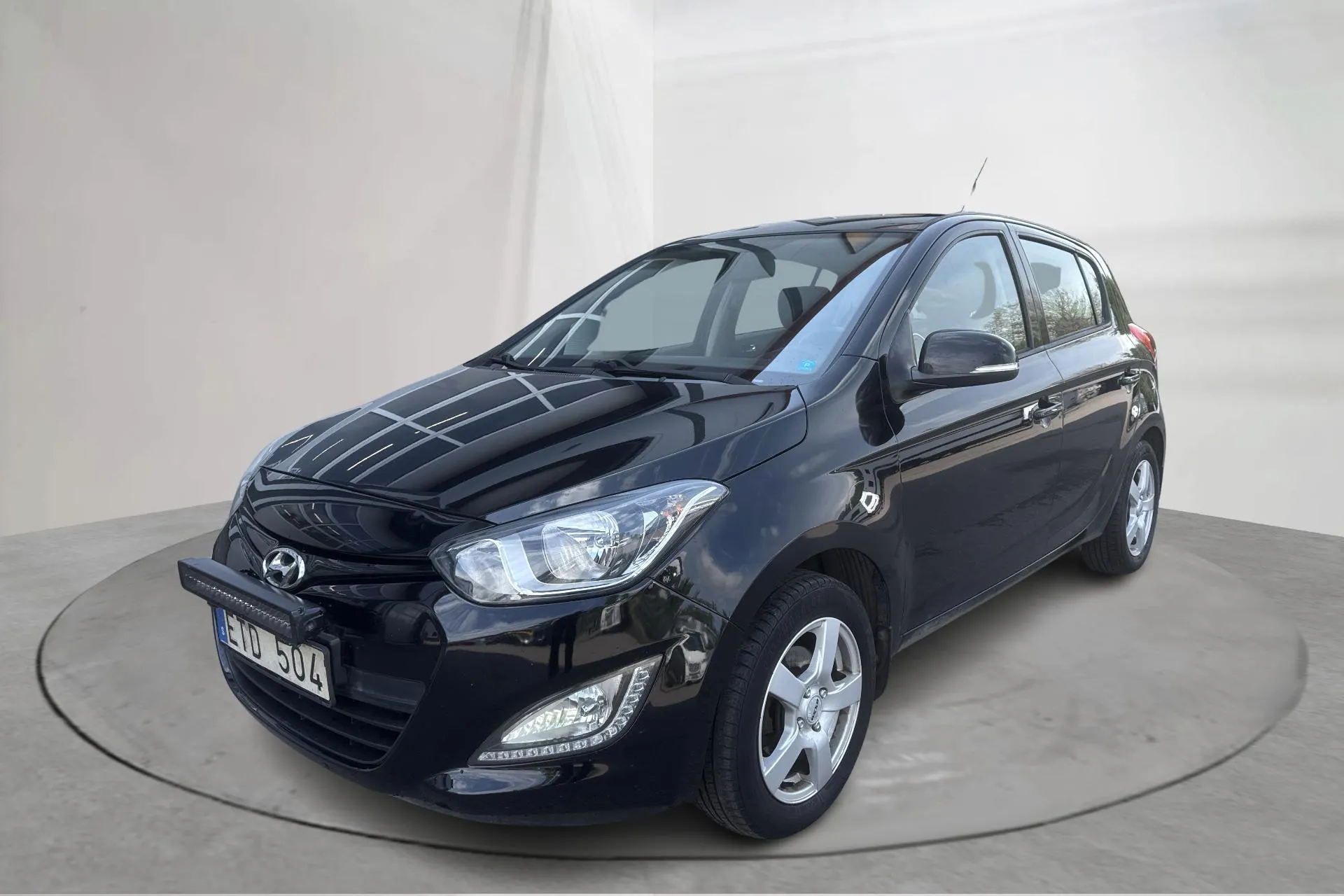 Presentationsfoto 1 av 13: Hyundai i20 1.2 (85hk) - 12 623 mil - Manuell - svart - 2013