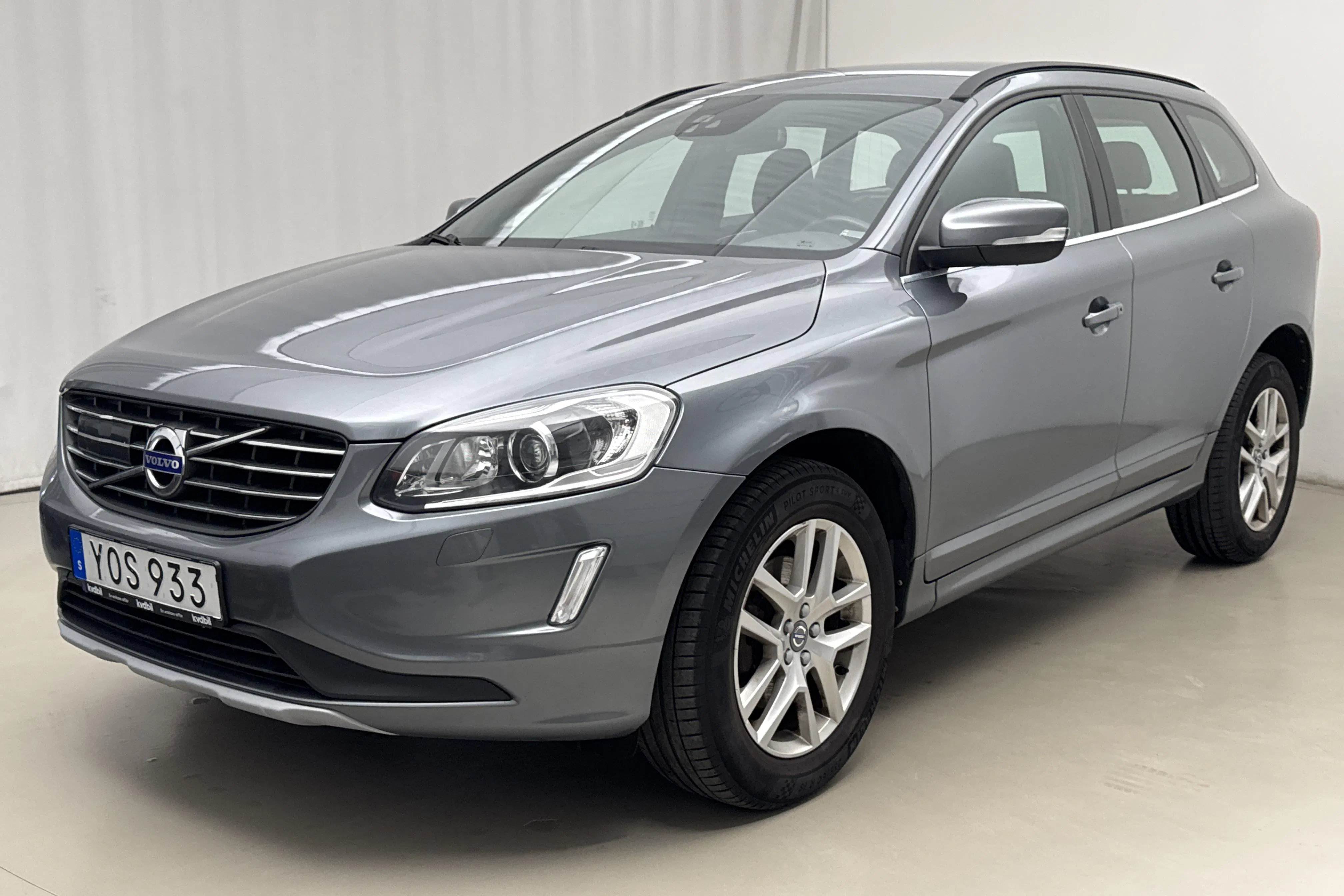 Presentationsfoto 1 av 15: Volvo XC60 D4 2WD (190hk) - 14 021 mil - Manuell - grå - 2017