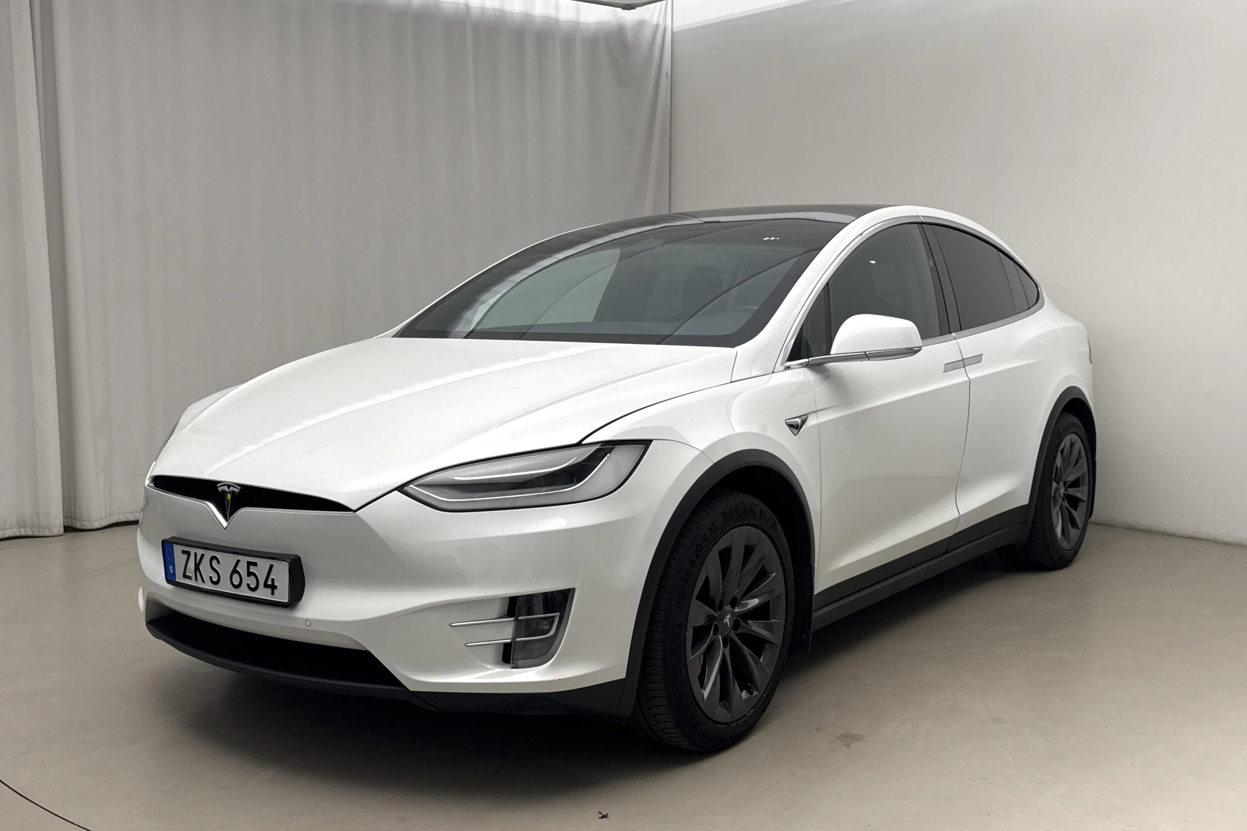 Presentationsfoto 1 av 22: Tesla Model X 100D - 17 354 mil - Automat - vit - 2018