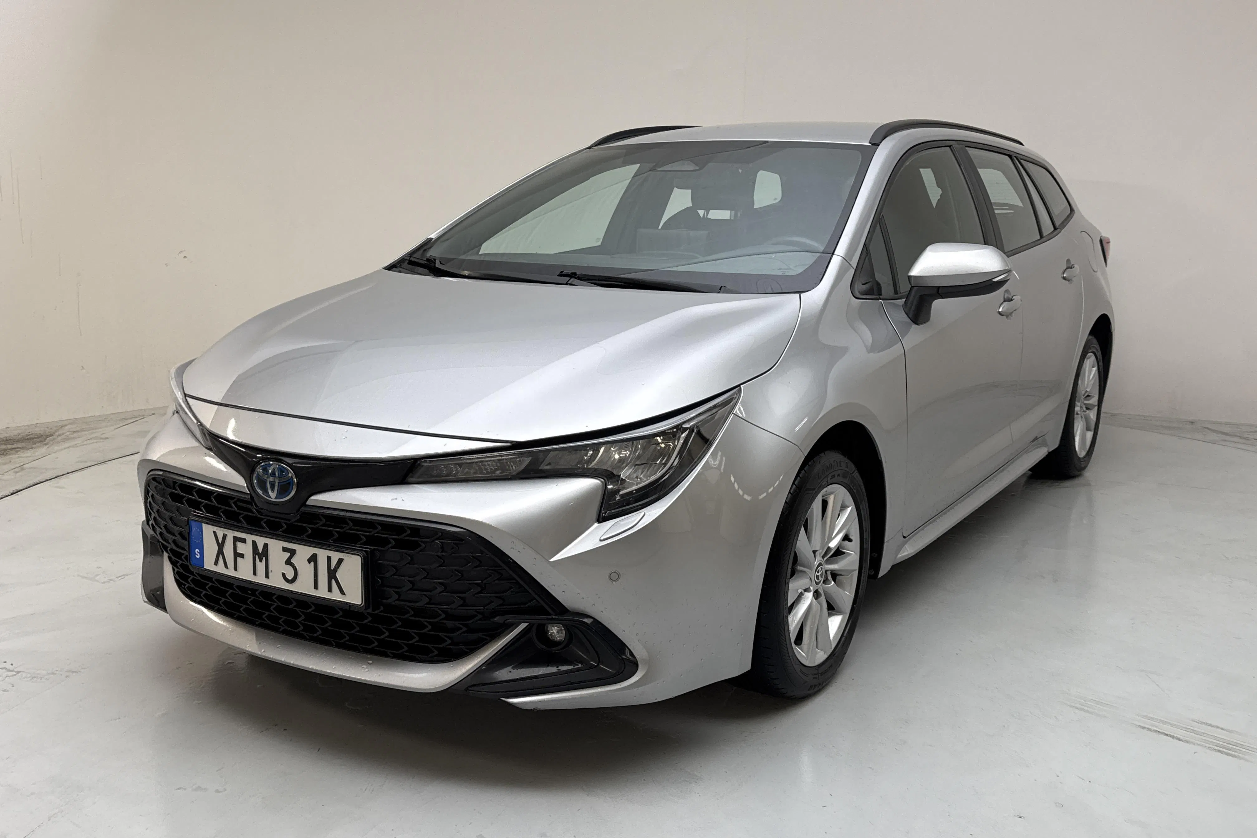 Presentation photo 1 of 13: Toyota Corolla 1.8 Hybrid Touring Sports (140hk) - 114 800 km - Automatic - silver - 2023