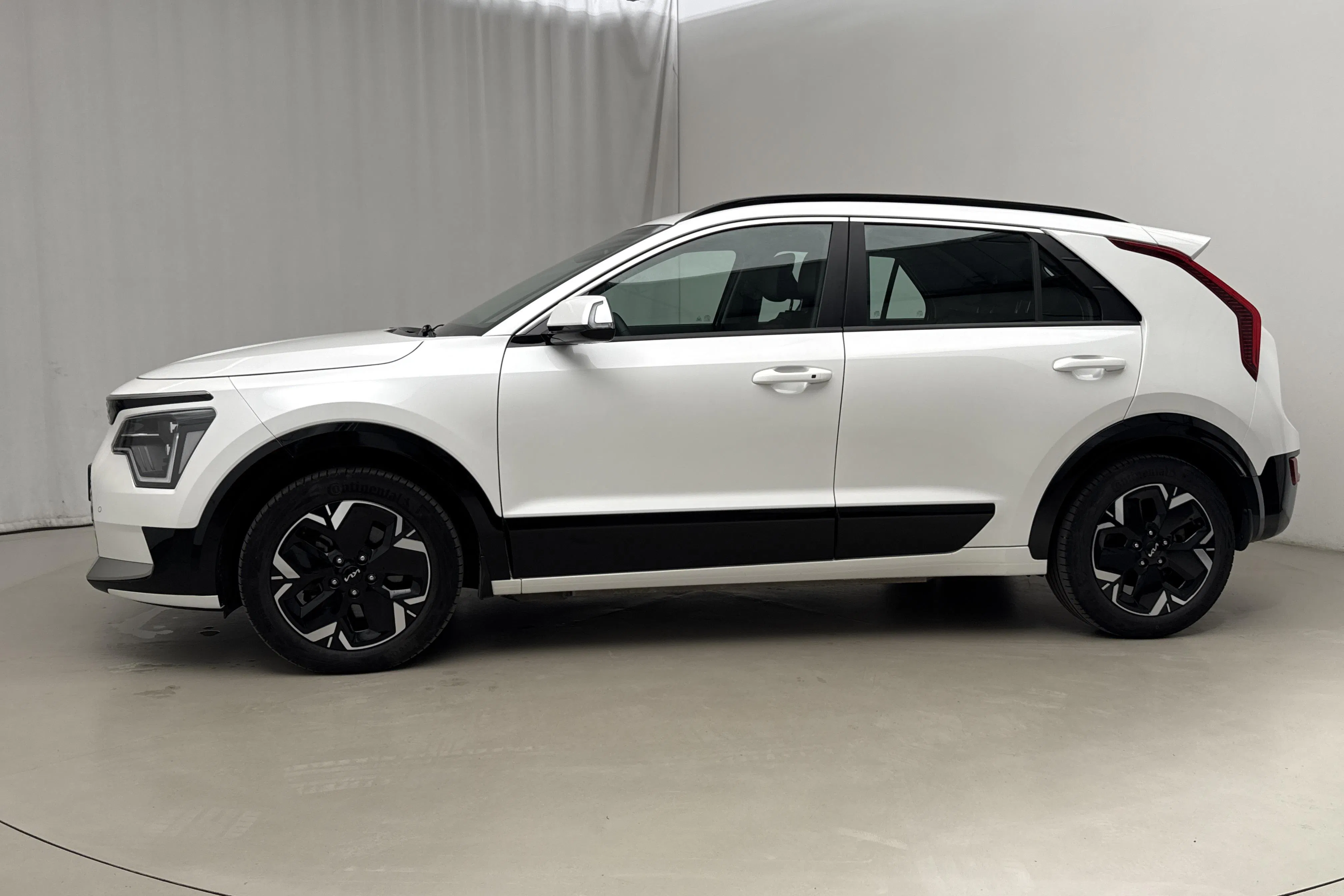 Presentationsfoto 2 av 19: KIA Niro EV 65kWh (204hk) - 5 482 mil - Automat - vit - 2023