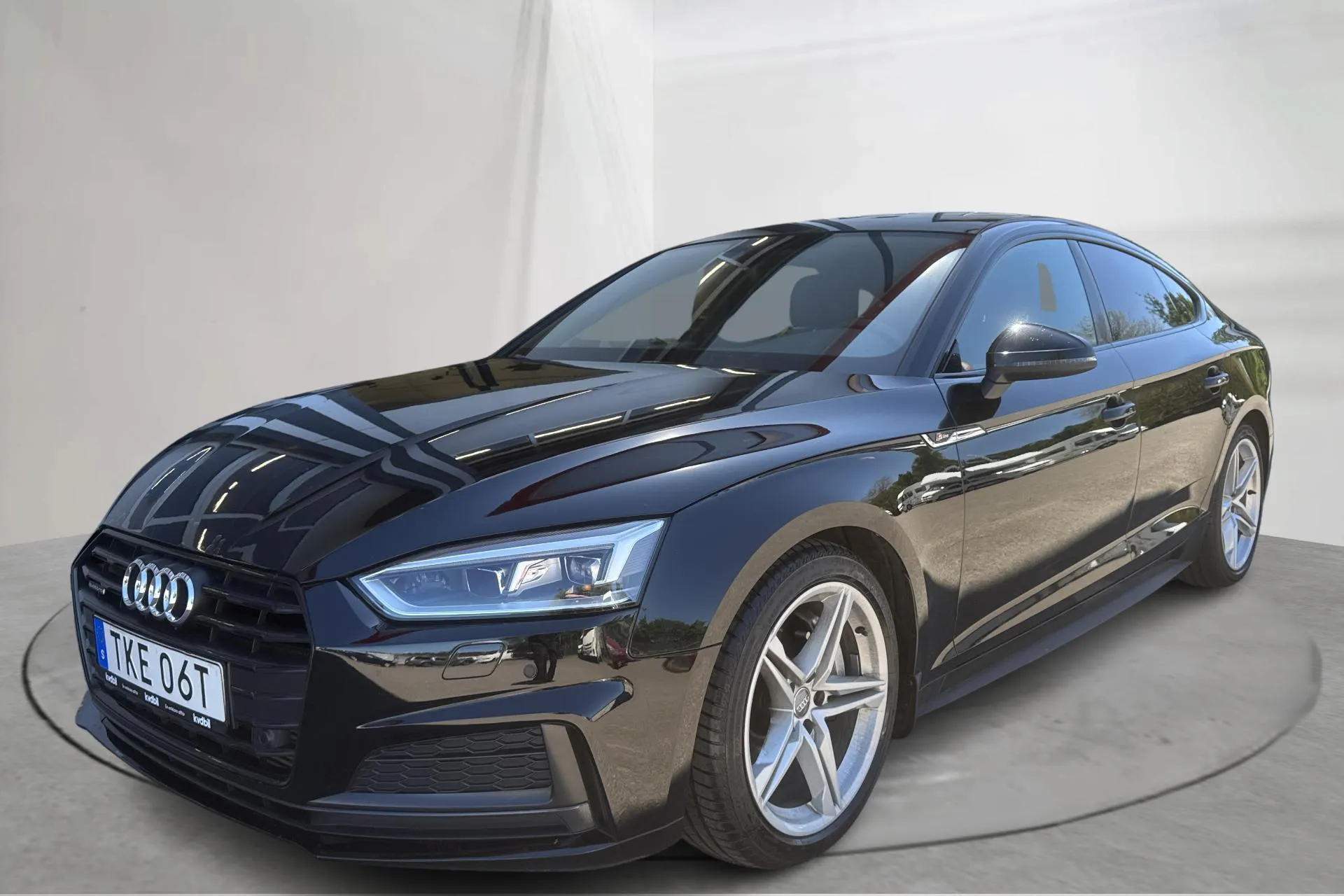 Presentationsfoto 1 av 16: Audi A5 Sportback 45 TFSI quattro (245hk) - 9 292 mil - Automat - svart - 2019