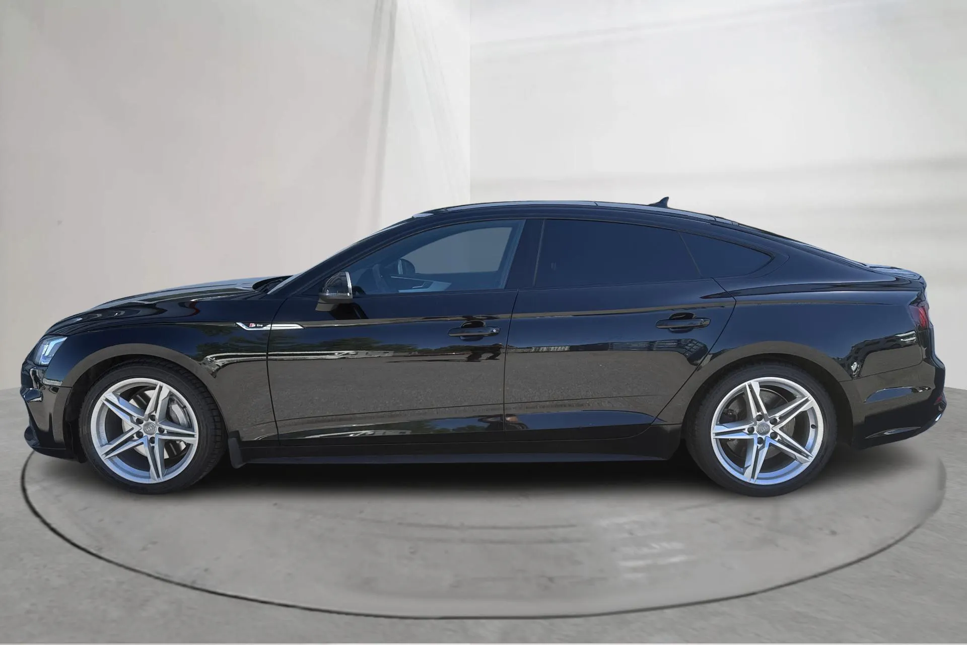 Presentationsfoto 2 av 16: Audi A5 Sportback 45 TFSI quattro (245hk) - 9 292 mil - Automat - svart - 2019