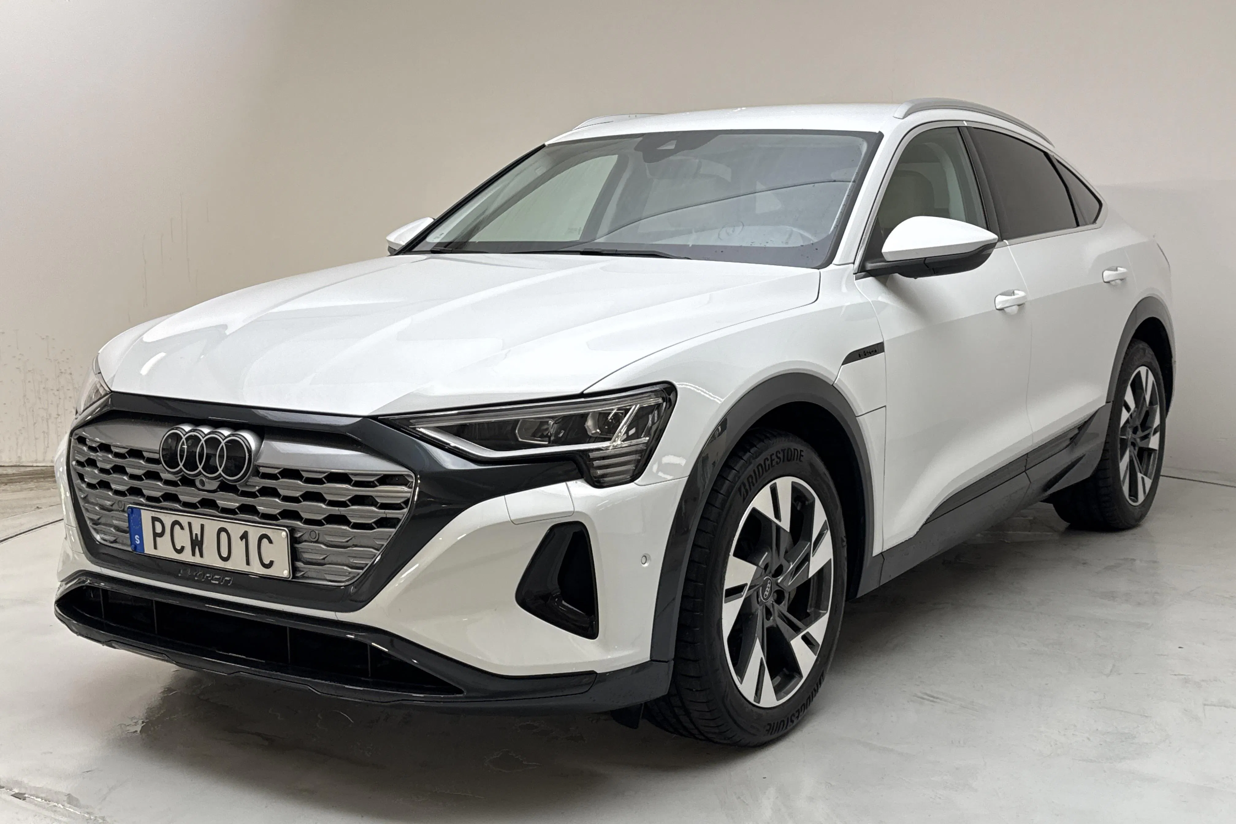 Presentation photo 1 of 19: Audi Q8 Sportback 55 e-tron quattro (408hk) - 64 430 km - Automatic - white - 2024