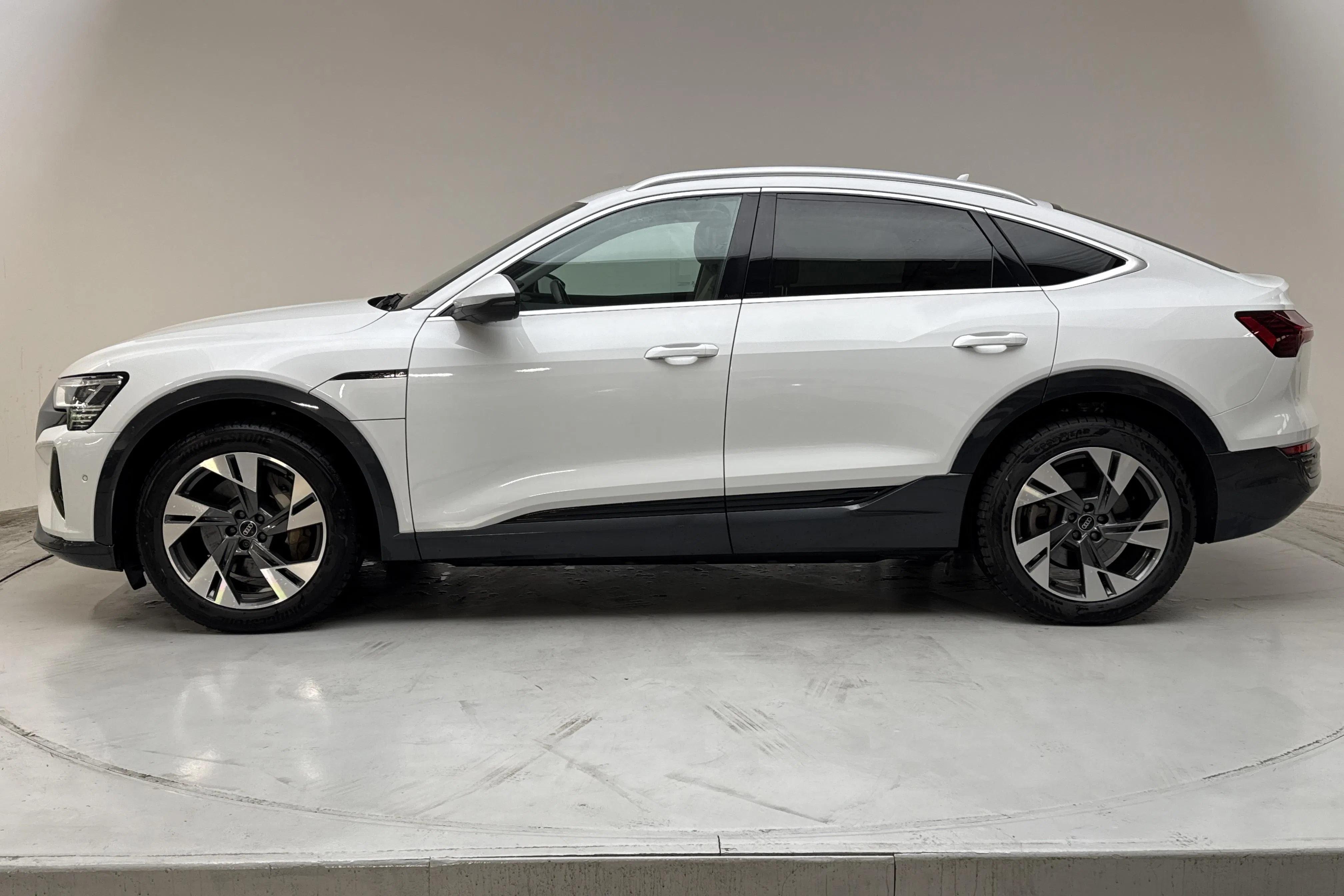 Presentation photo 2 of 19: Audi Q8 Sportback 55 e-tron quattro (408hk) - 64 430 km - Automatic - white - 2024