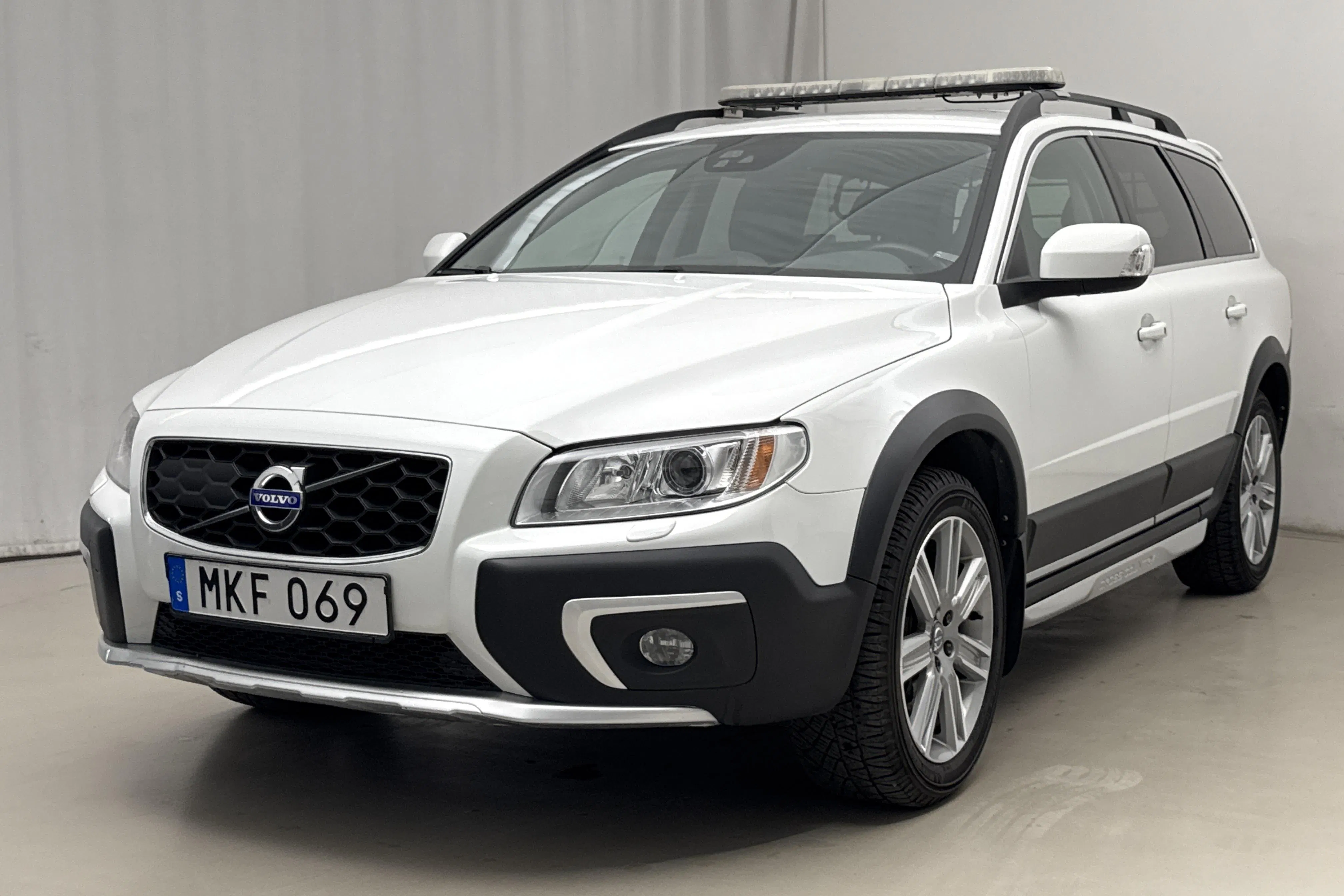 Presentationsfoto 1 av 19: Volvo XC70 II D4 AWD (181hk) - 10 505 mil - Automat - vit - 2016