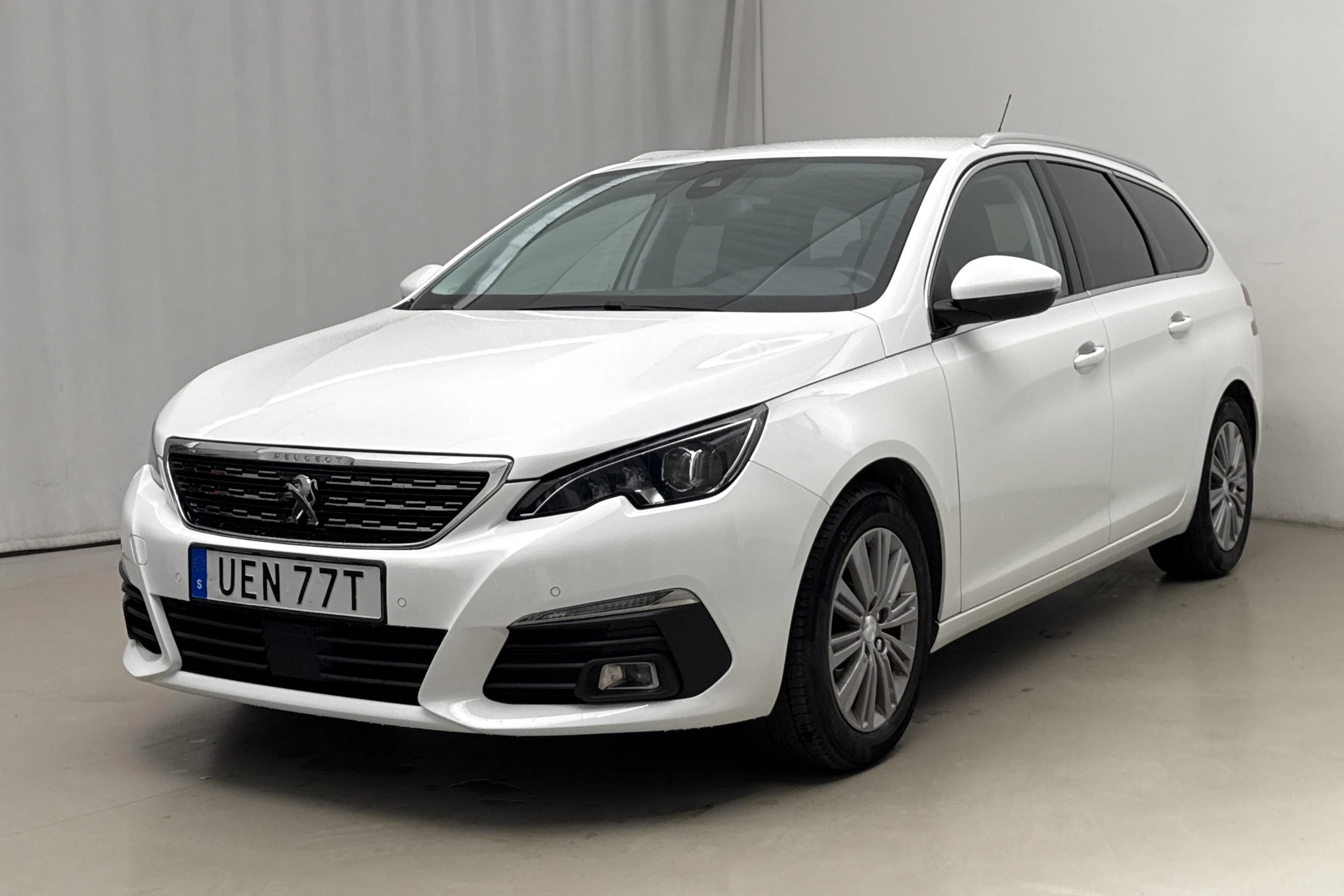 Presentationsfoto 1 av 18: Peugeot 308 SW PureTech (130hk) - 10 568 mil - Automat - vit - 2020
