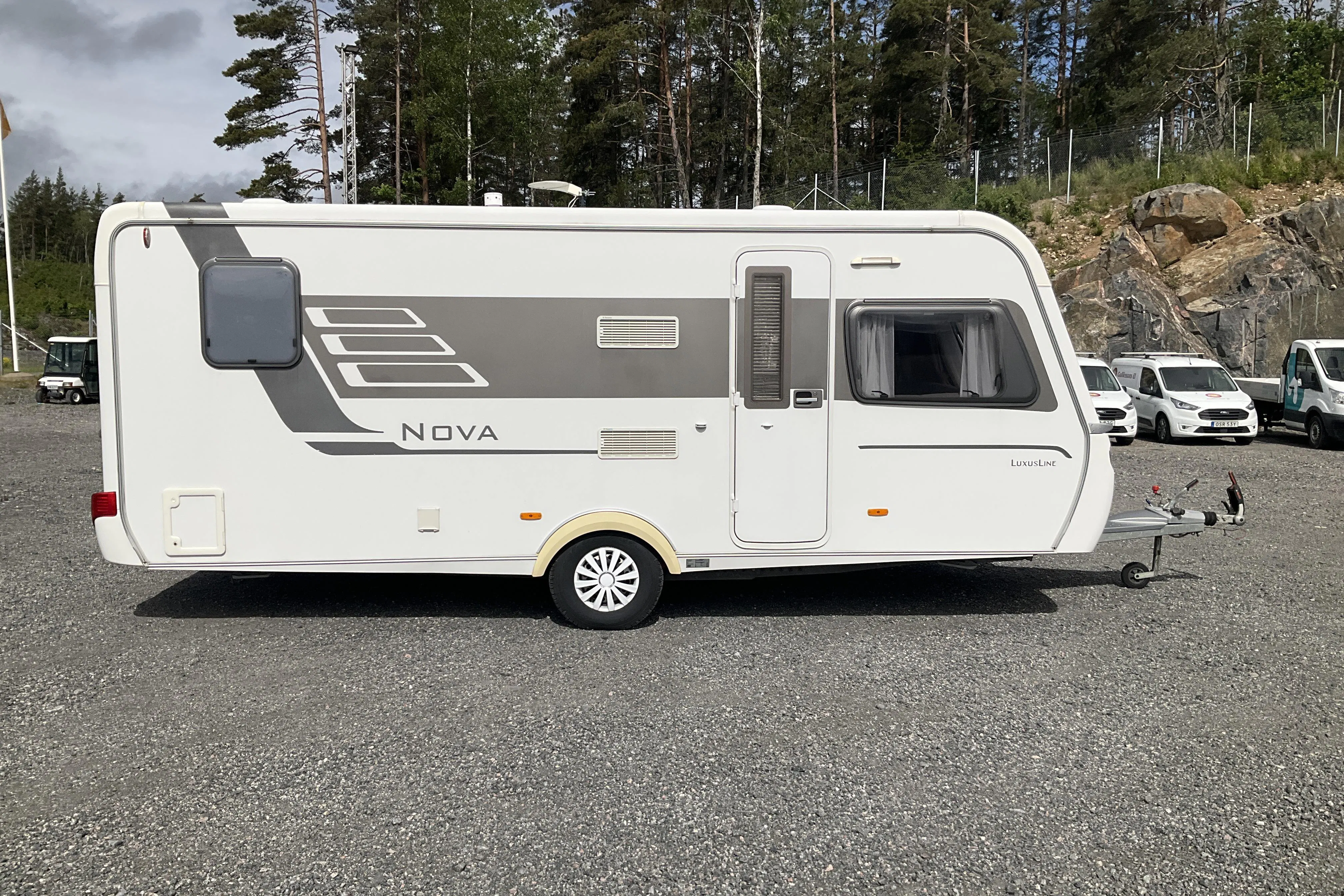 Presentationsfoto 2 av 45: HYMER ERIBA Nova 545 LuxusLine Husvagn - 0 km - vit - 2012
