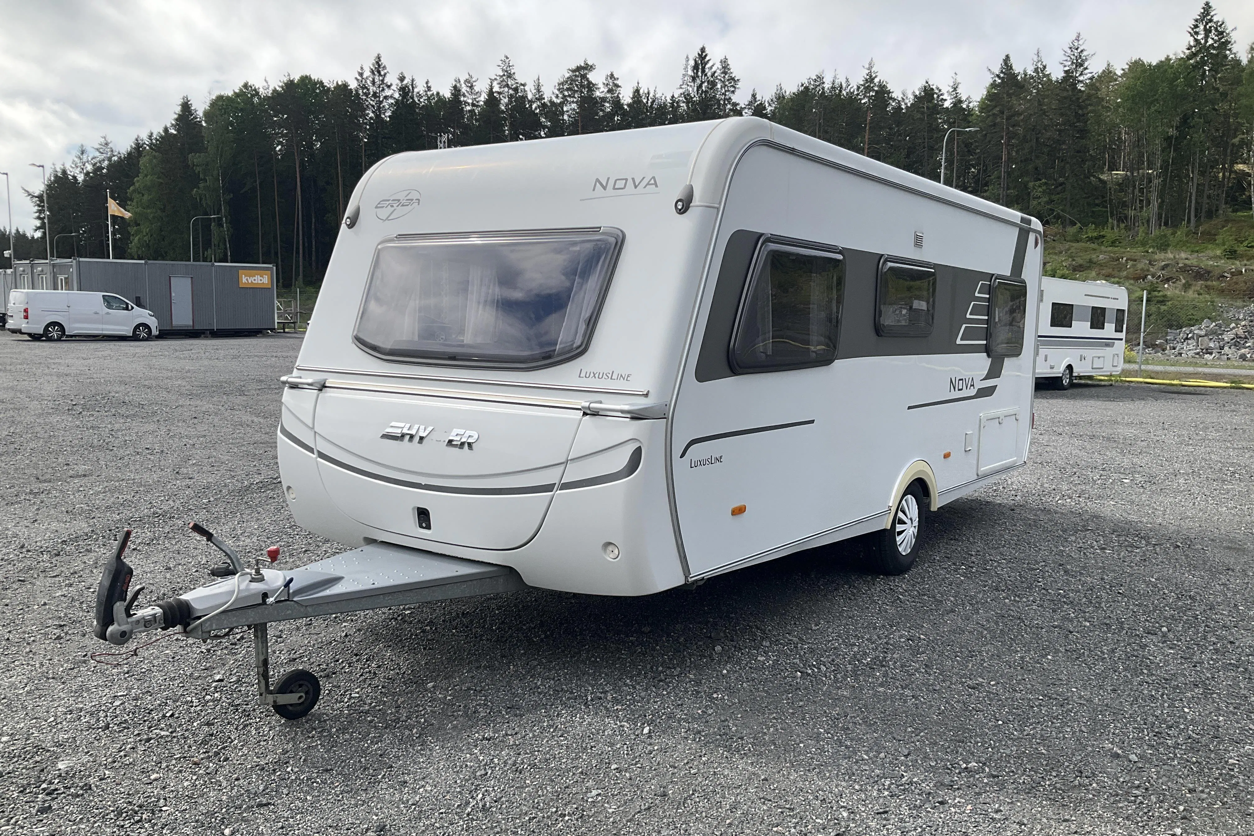 Presentationsfoto 1 av 45: HYMER ERIBA Nova 545 LuxusLine Husvagn - 0 km - vit - 2012