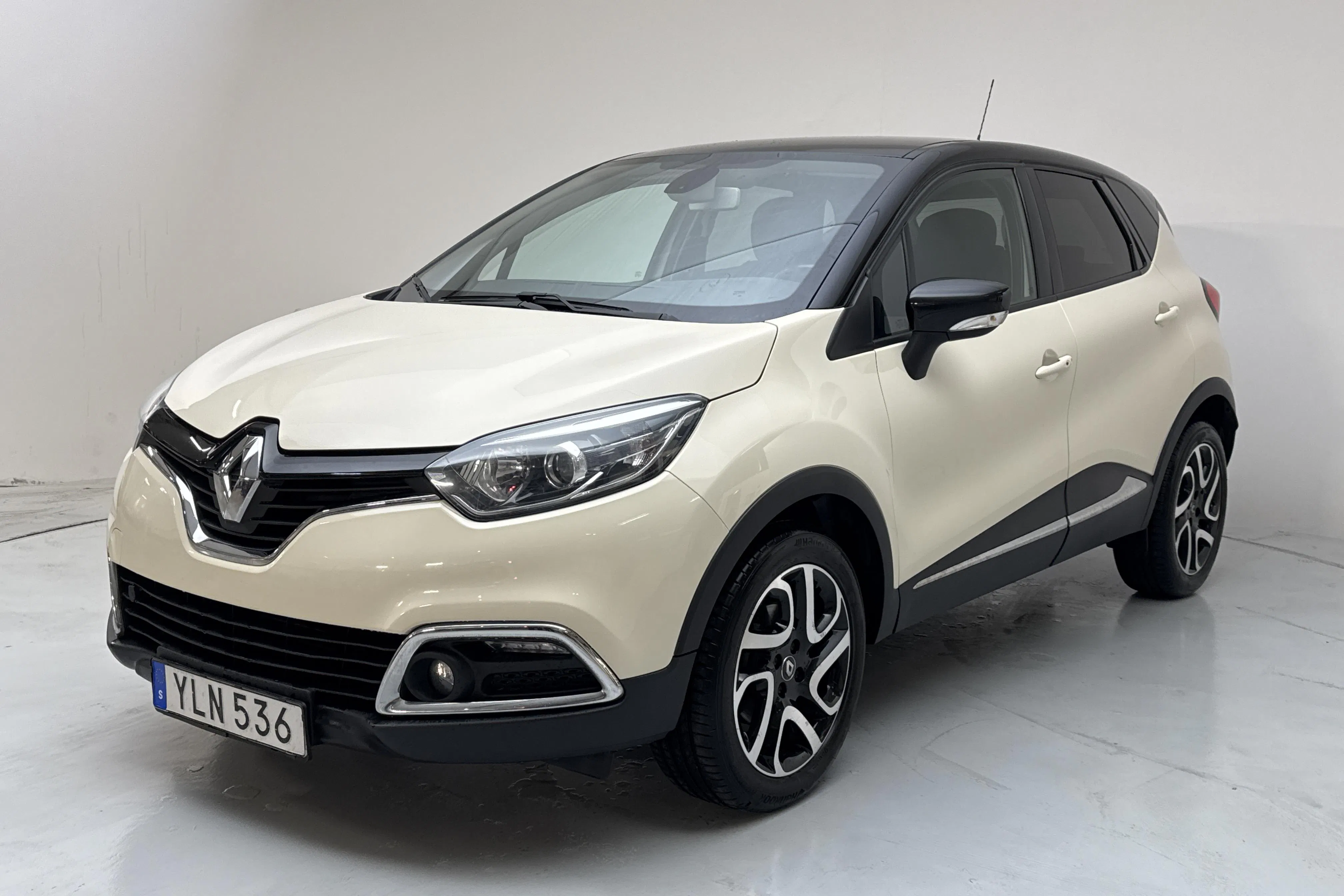Presentationsfoto 1 av 14: Renault Captur 1.2 TCe (120hk) - 17 050 mil - Automat - 2017