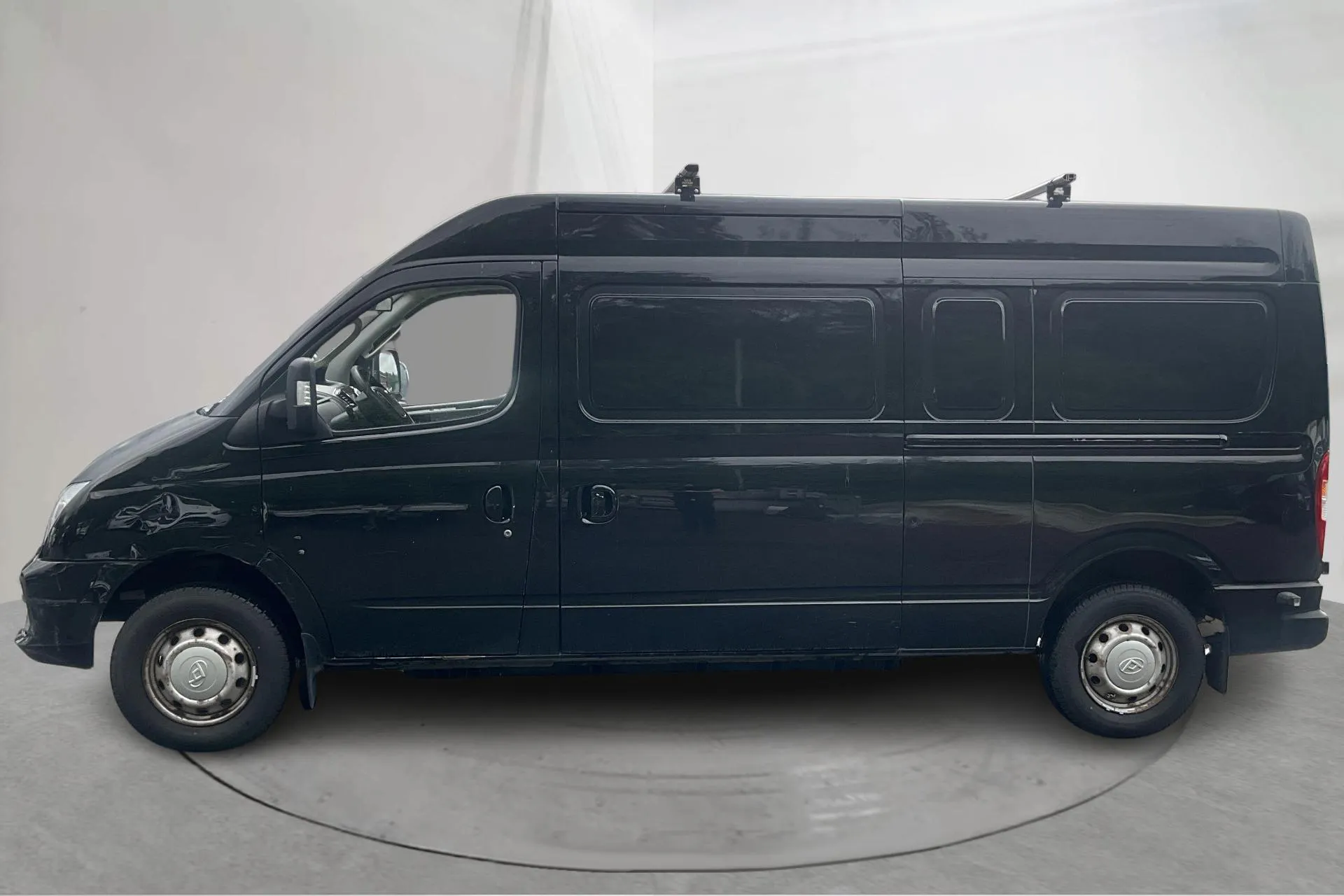Presentation photo 2 of 14: Maxus EV80 56kWh (134hk) - 72 690 km - Manual - black - 2019