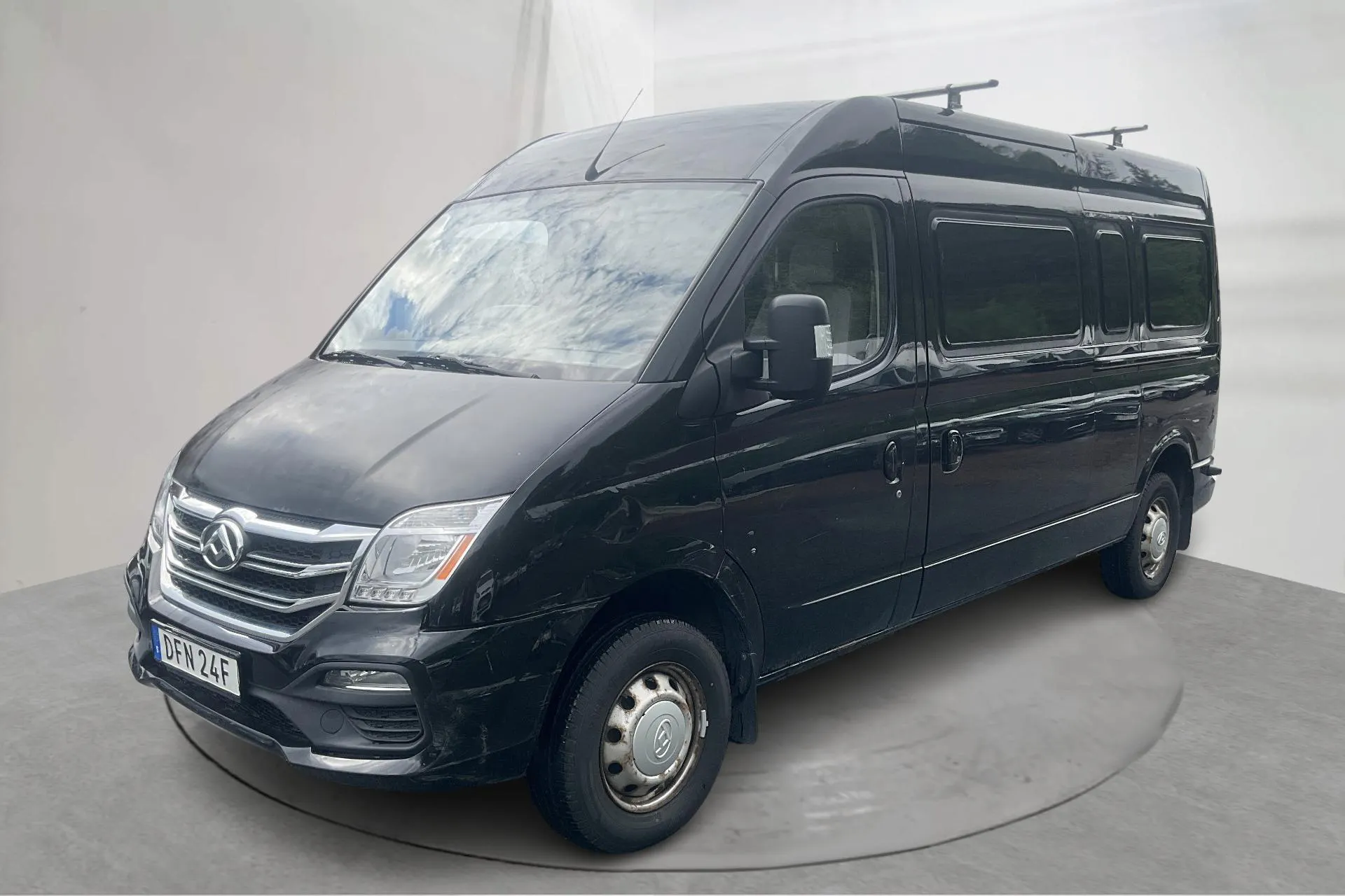 Presentation photo 1 of 14: Maxus EV80 56kWh (134hk) - 72 690 km - Manual - black - 2019