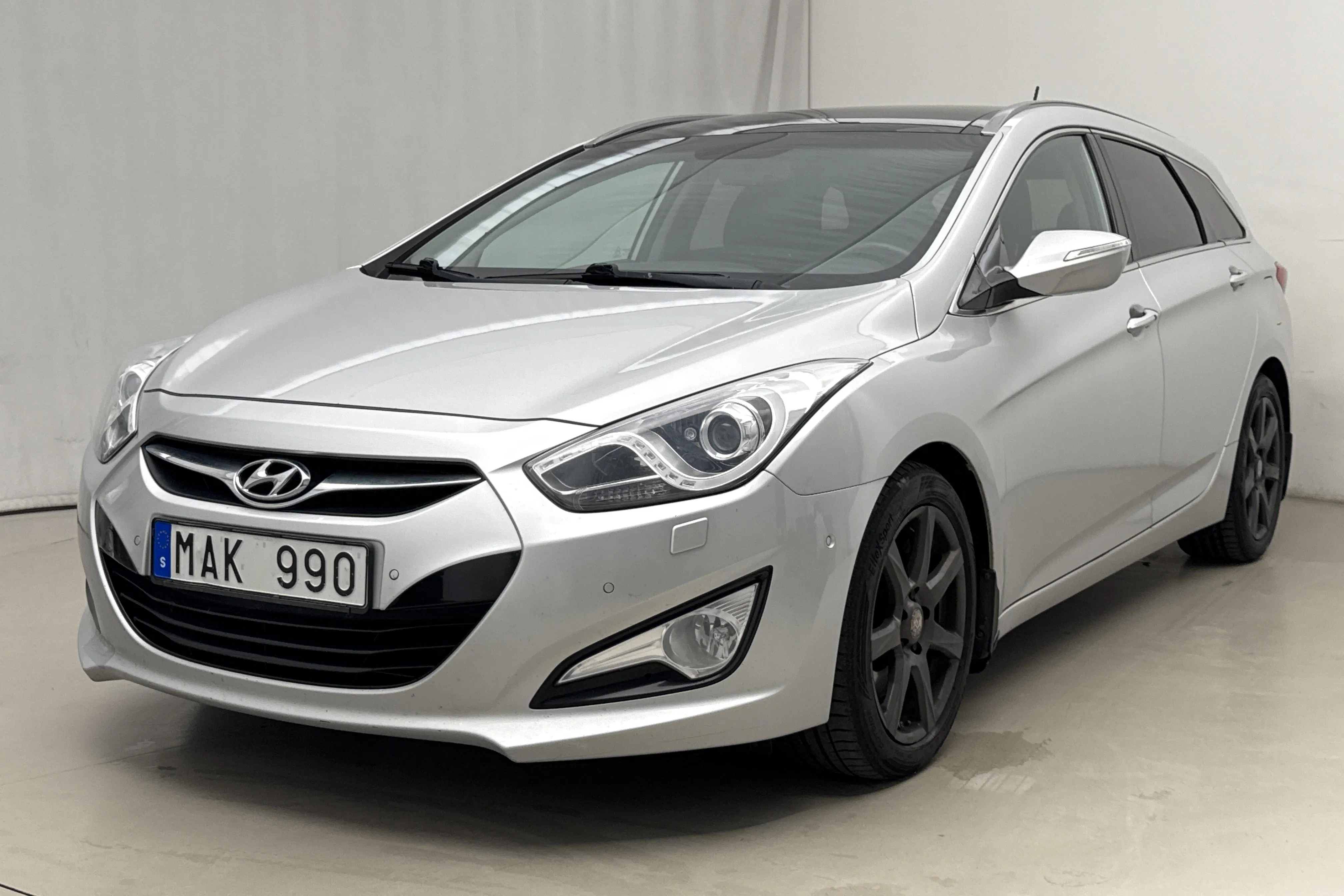 Presentationsfoto 1 av 20: Hyundai i40 2.0 Kombi (177hk) - 19 030 mil - Manuell - silver - 2012