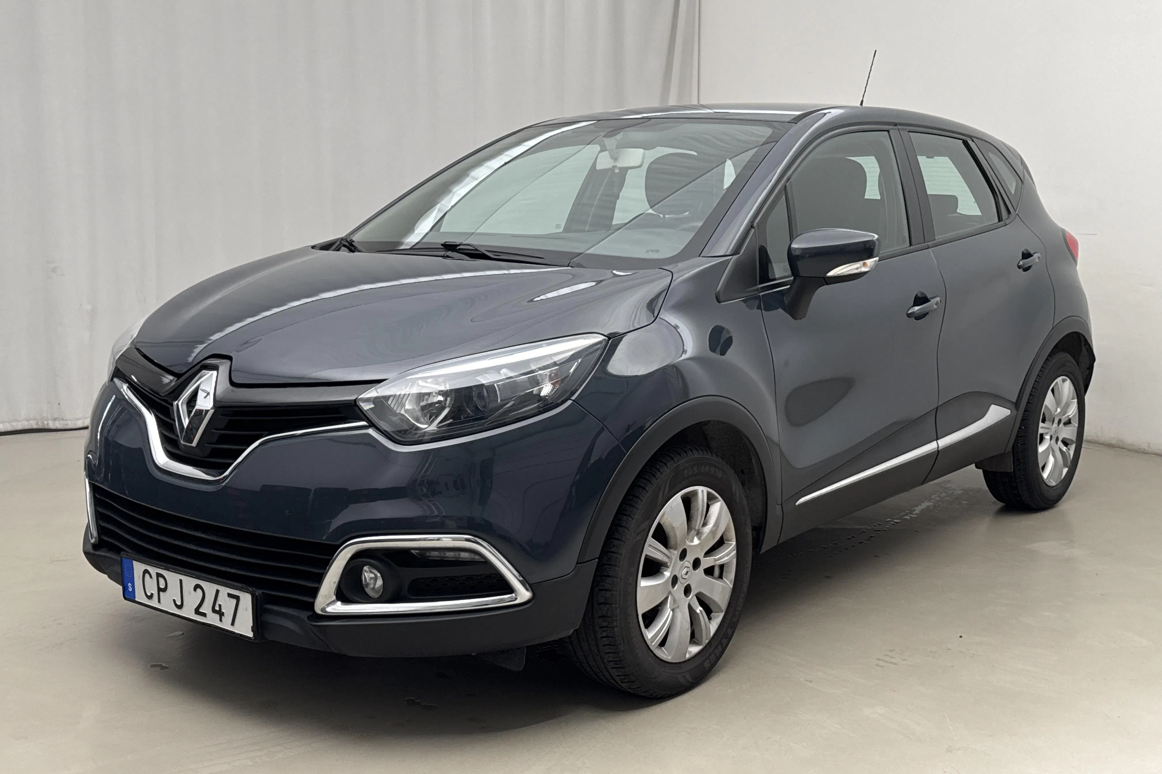 Presentationsfoto 1 av 12: Renault Captur 0.9 TCe (90hk) - 16 592 mil - Manuell - blå - 2014