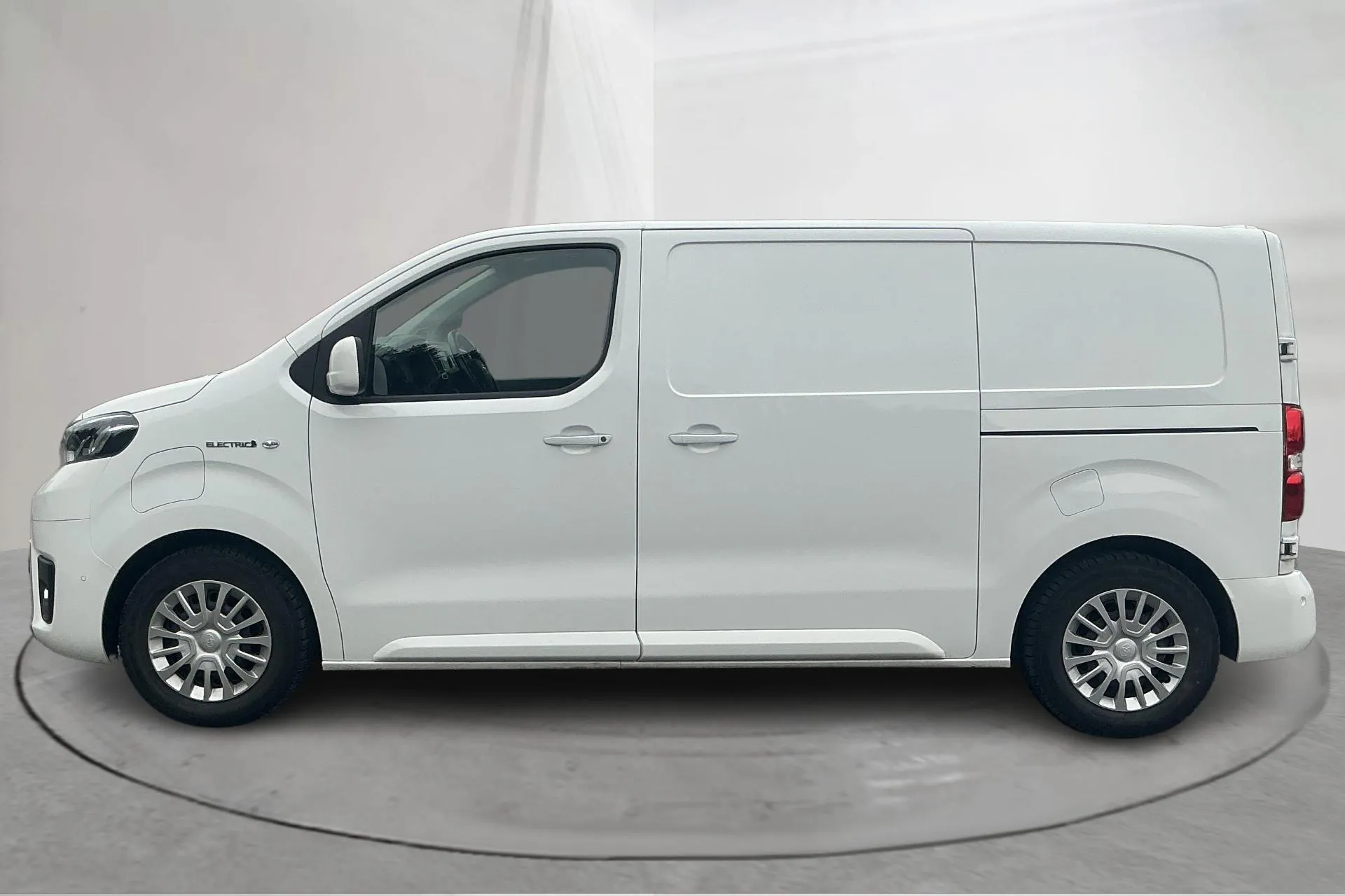 Presentation photo 2 of 17: Toyota PROACE Electric 75kWh (136hk) - 47 380 km - Automatic - white - 2021