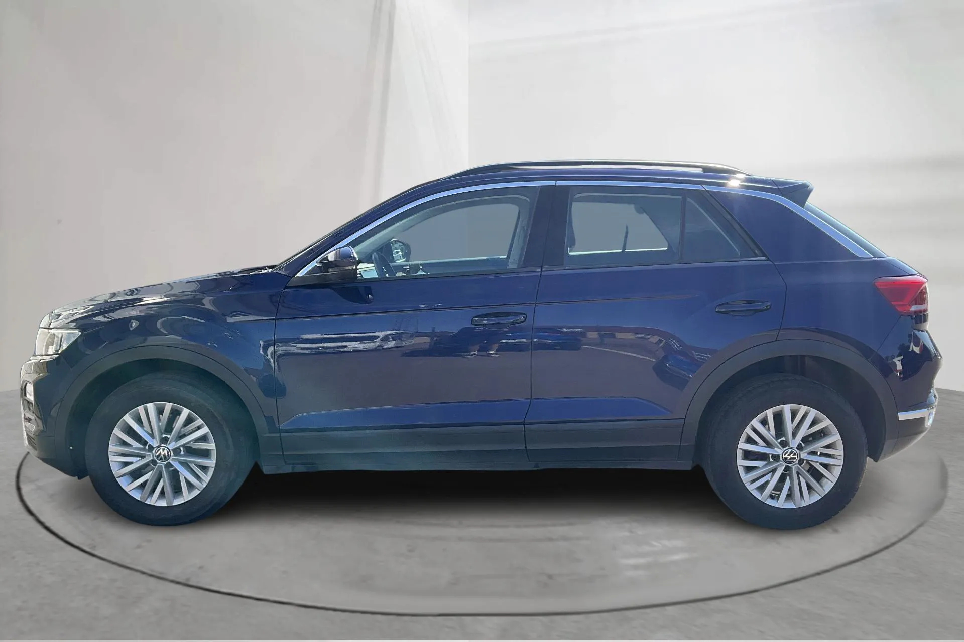 Presentation photo 2 of 14: VW T-Roc 2.0 TDI 4MOTION (150hk) - 153 850 km - Automatic - Dark Blue - 2021