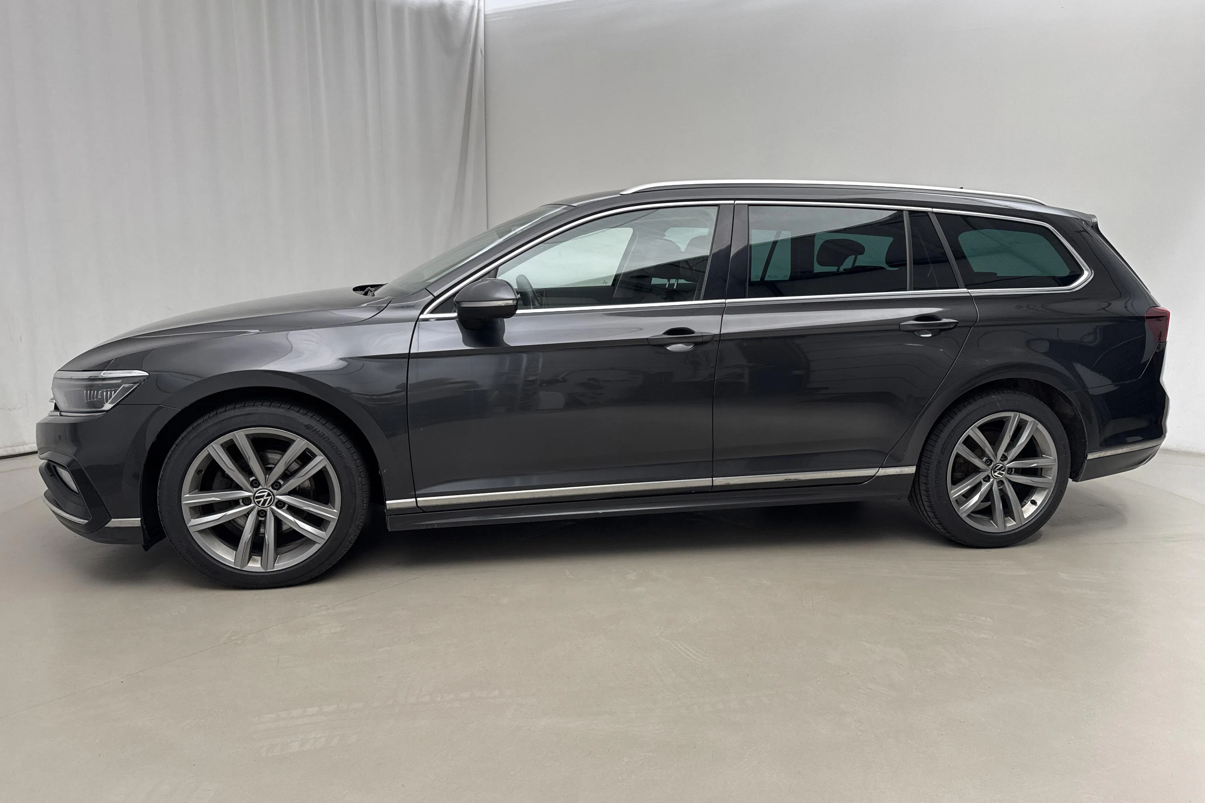 Presentationsfoto 2 av 19: VW Passat 2.0 TDI Sportscombi 4Motion (200hk) - 18 051 mil - Automat - Mörkgrå - 2022
