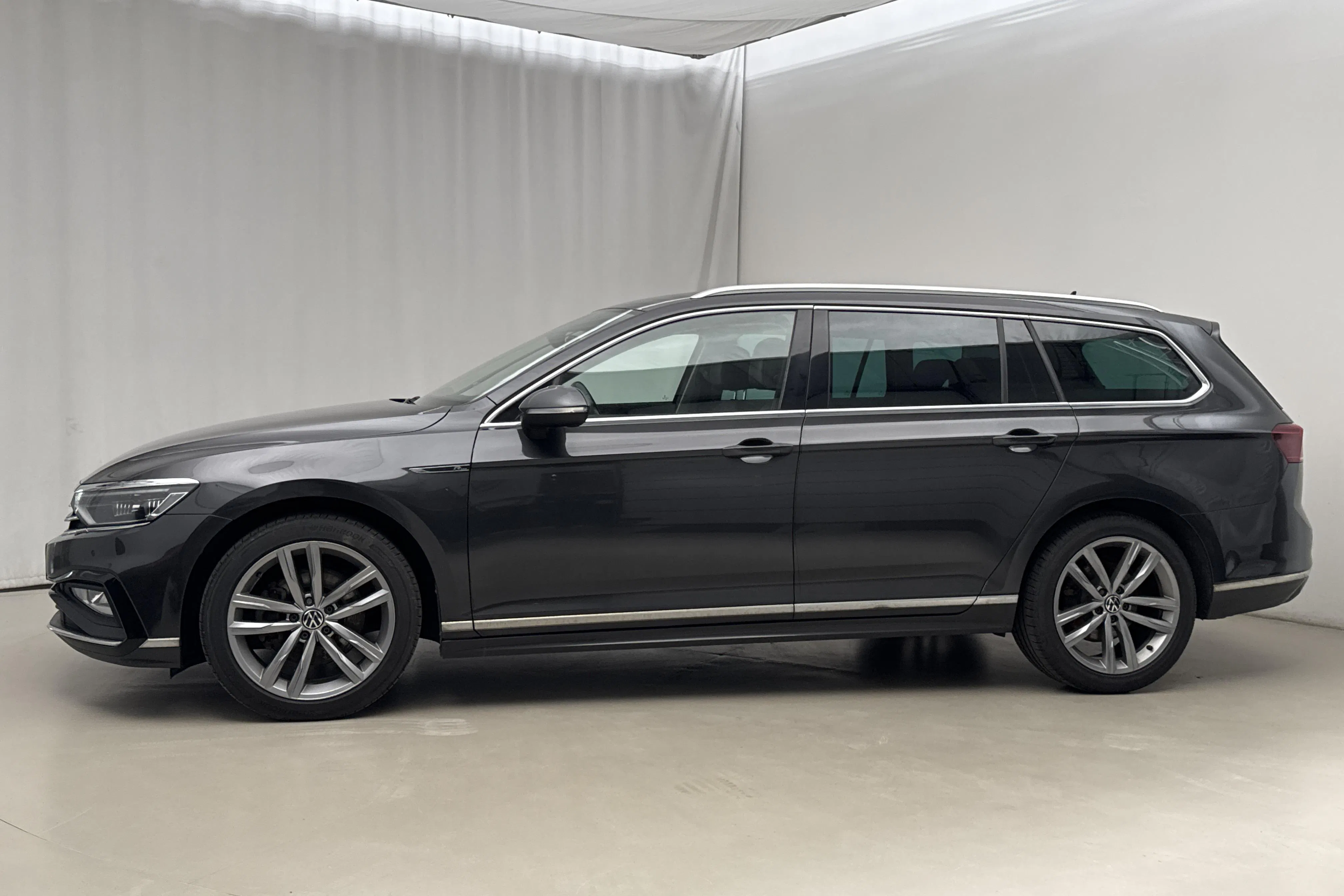 Presentation photo 2 of 20: VW Passat 2.0 TDI Sportscombi 4Motion (200hk) - 213 860 km - Automatic - dark grey - 2022