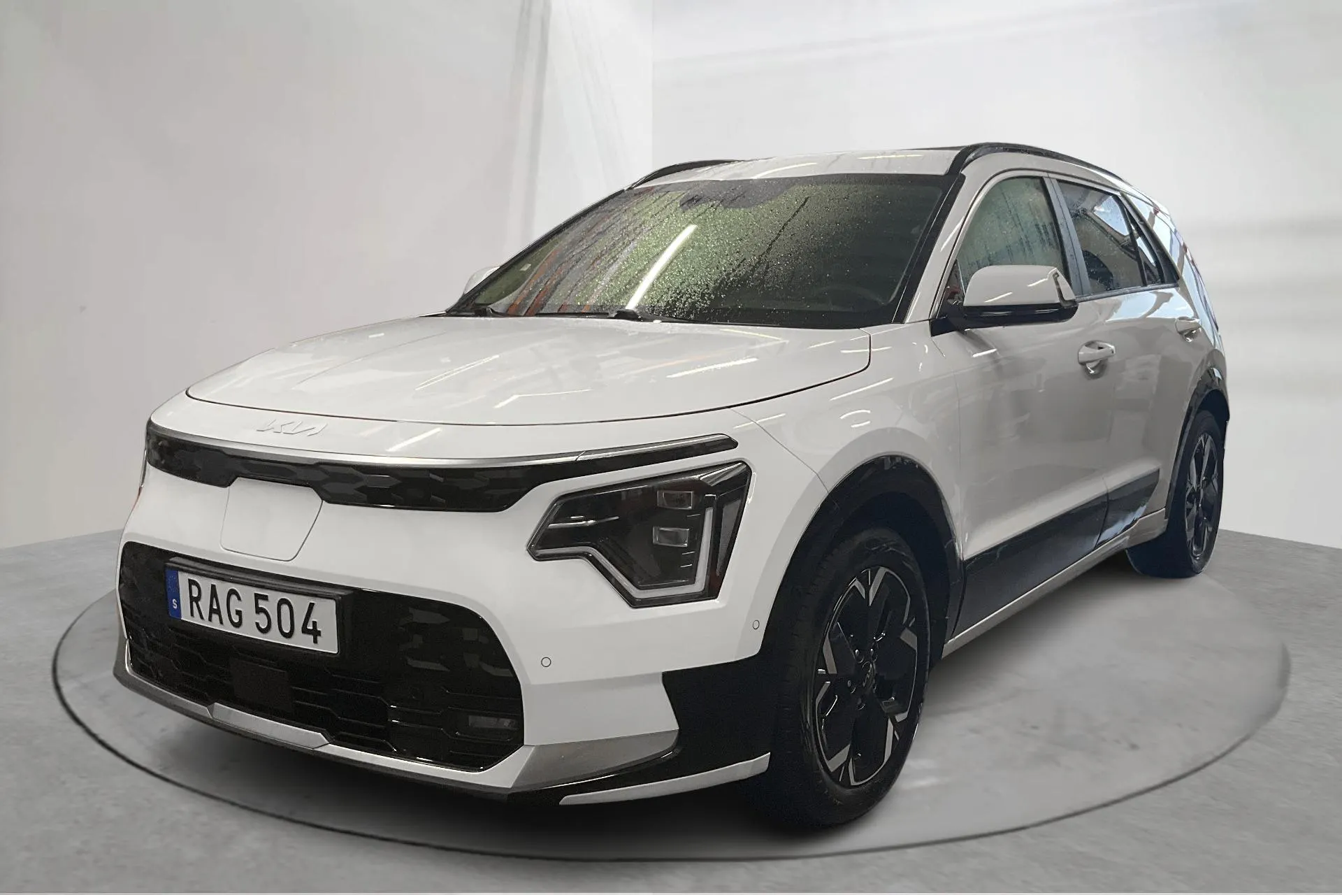 Presentationsfoto 1 av 19: KIA Niro EV 65kWh (204hk) - 7 002 mil - Automat - vit - 2023