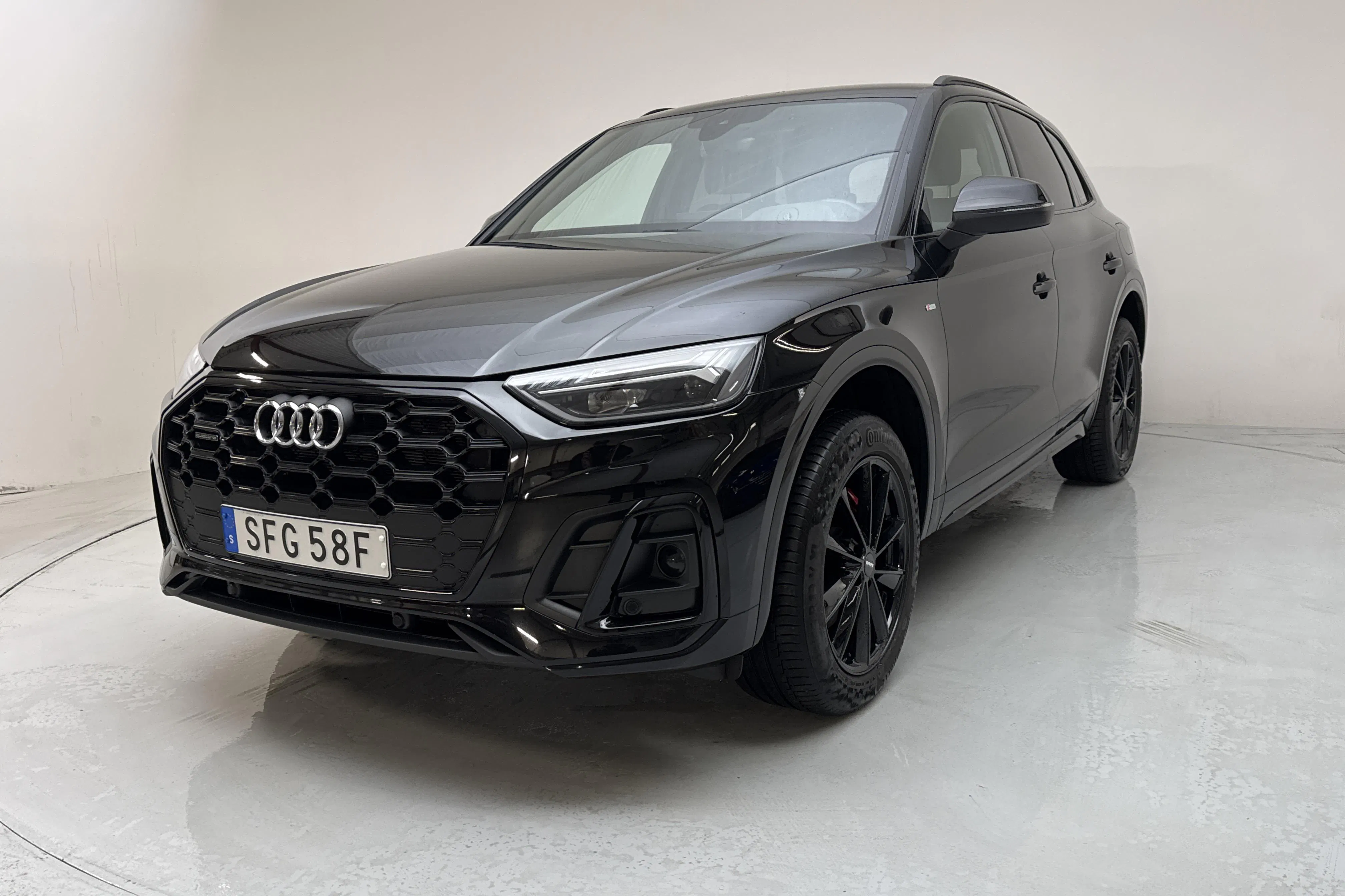 Presentationsfoto 1 av 21: Audi Q5 55 TFSI e quattro (367hk) - 5 484 mil - Automat - svart - 2023
