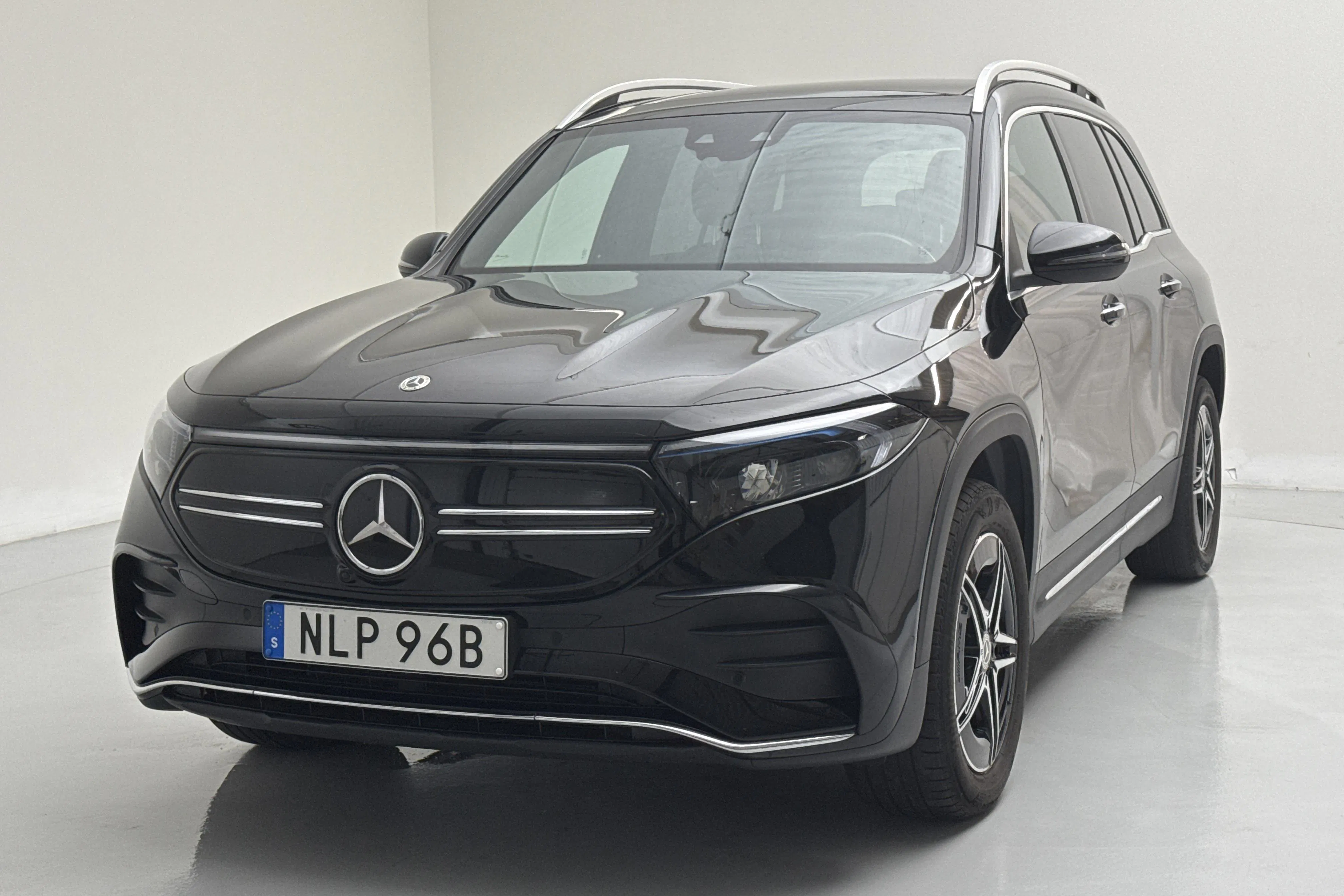Presentation photo 1 of 23: Mercedes EQB 300 4MATIC X243 (228hk) - 65 050 km - Automatic - black - 2023