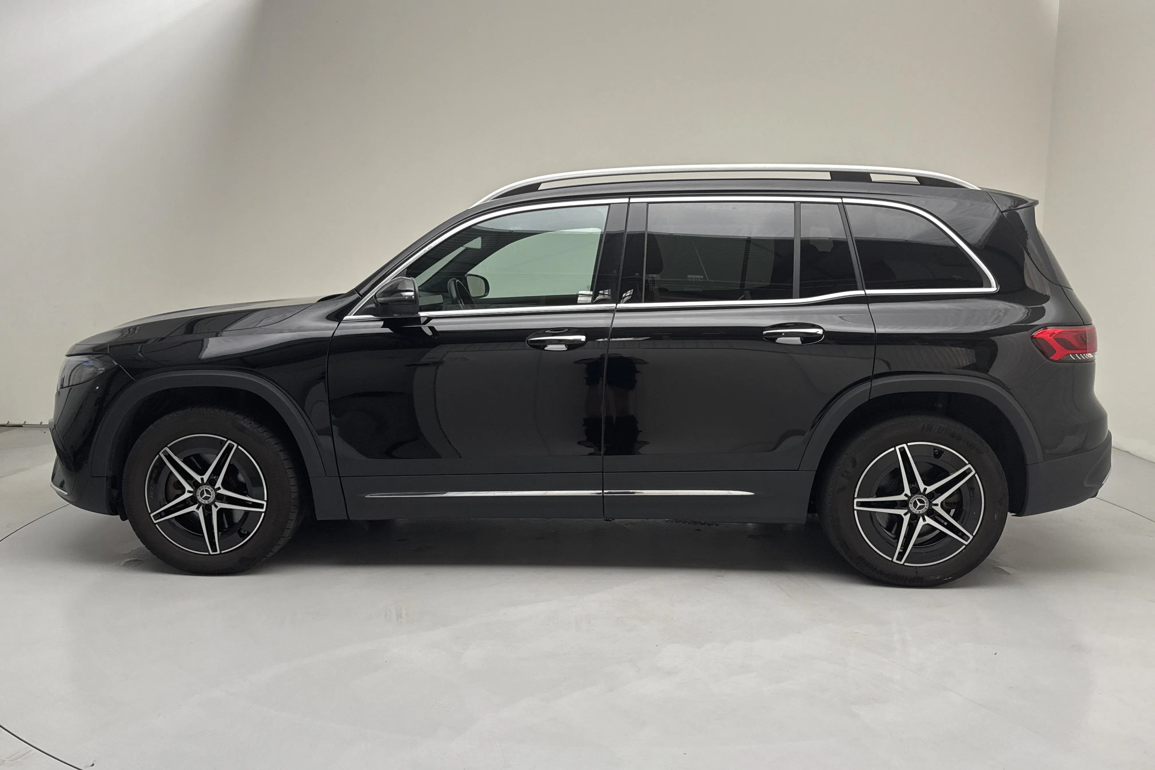 Presentation photo 2 of 23: Mercedes EQB 300 4MATIC X243 (228hk) - 65 050 km - Automatic - black - 2023
