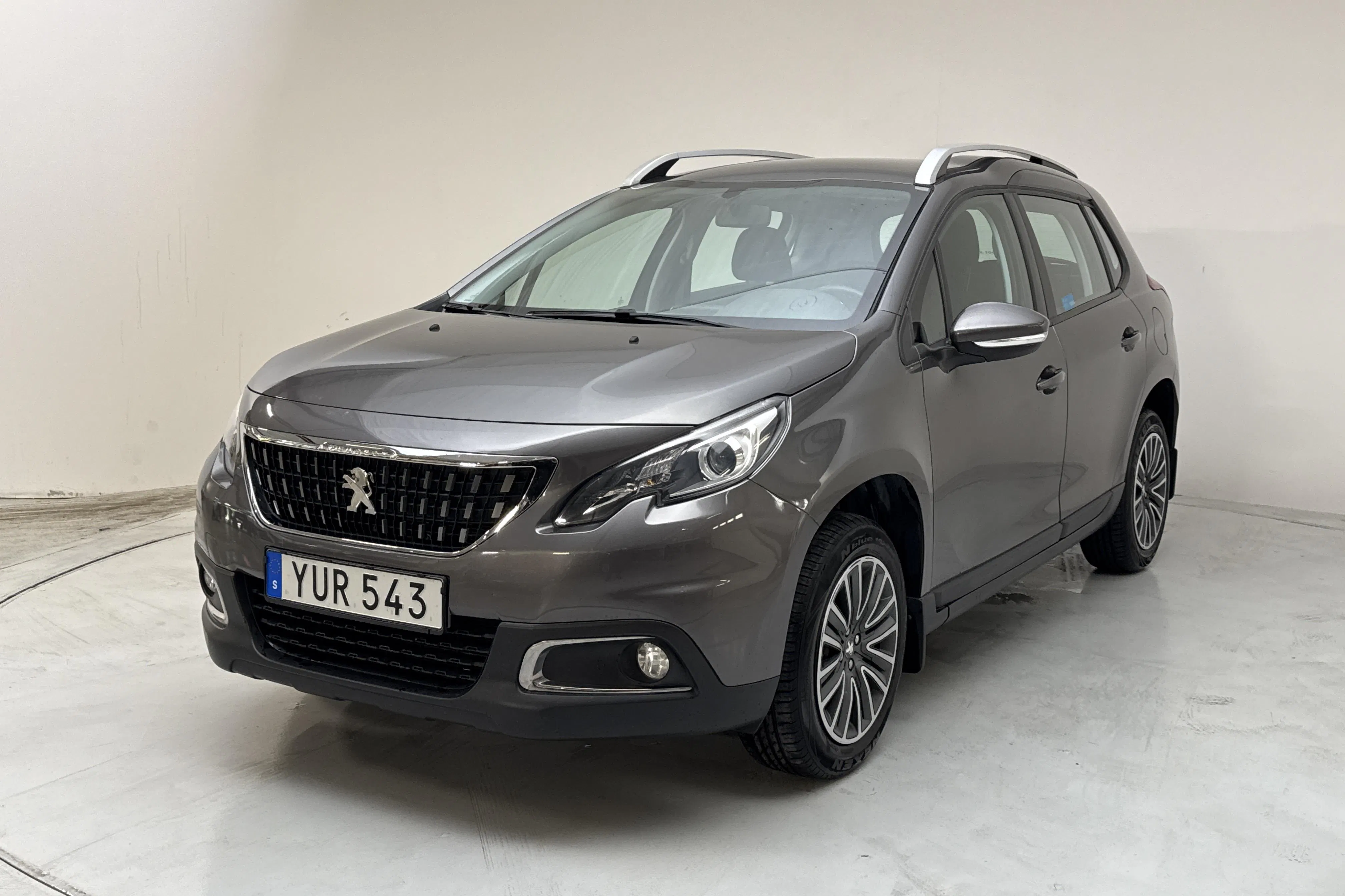 Presentationsfoto 1 av 12: Peugeot 2008 1.2 VTi (82hk) - 6 699 mil - Manuell - Mörkgrå - 2018