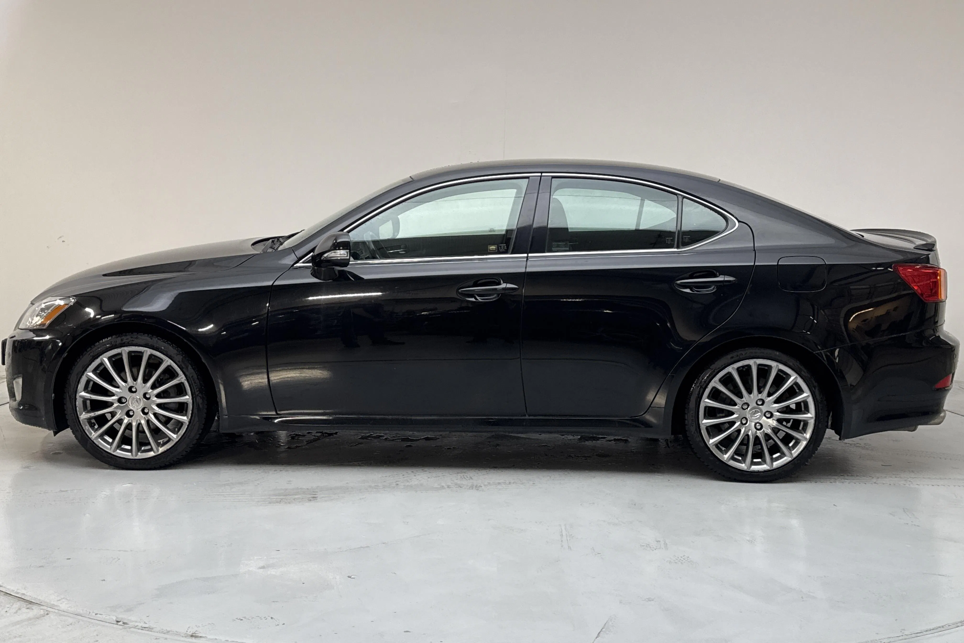 Presentation photo 2 of 15: Lexus IS 250 (208hk) - 278 040 km - Automatic - black - 2010