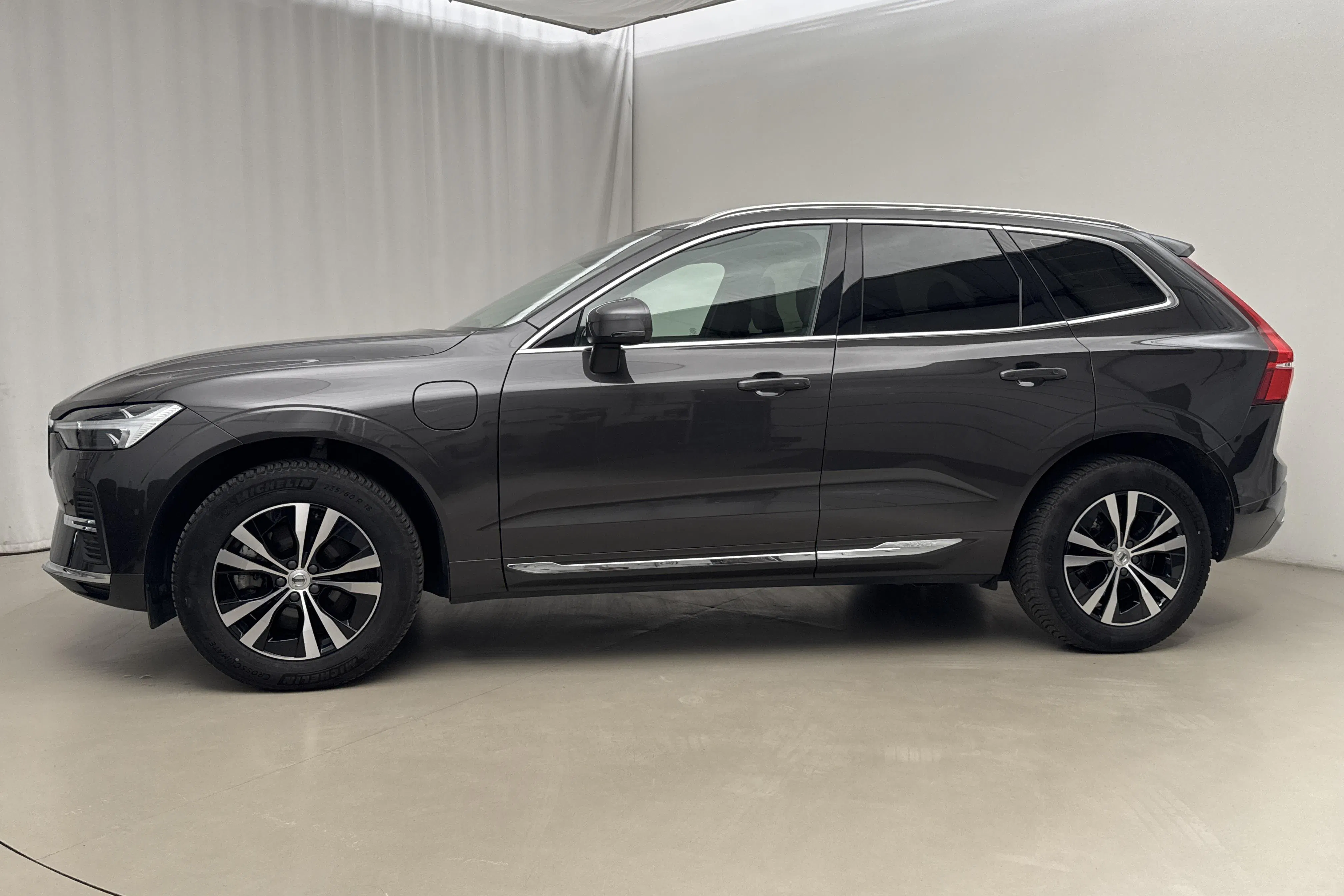 Presentation photo 2 of 25: Volvo XC60 T6 AWD Recharge (350hk) - 53 970 km - Automatic - gray - 2024