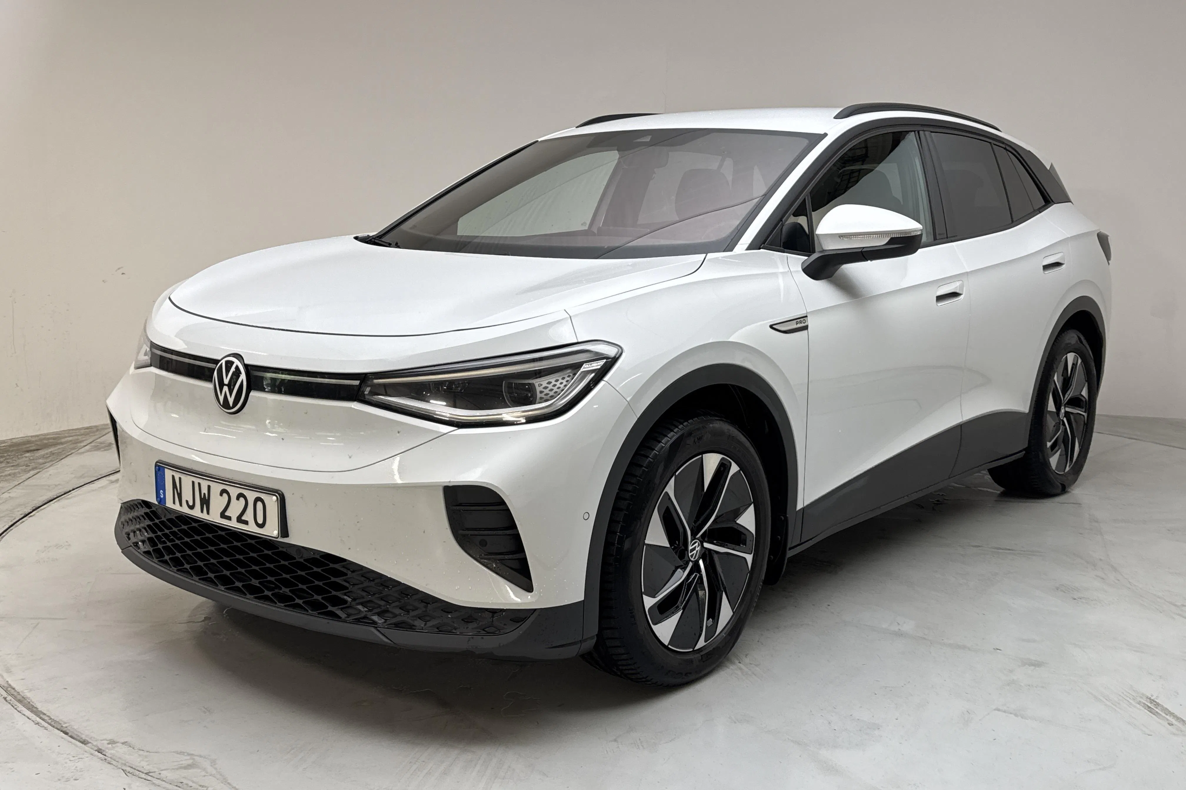 Presentationsfoto 1 av 16: VW ID.4 77kWh (204hk) - 10 511 mil - Automat - vit - 2022