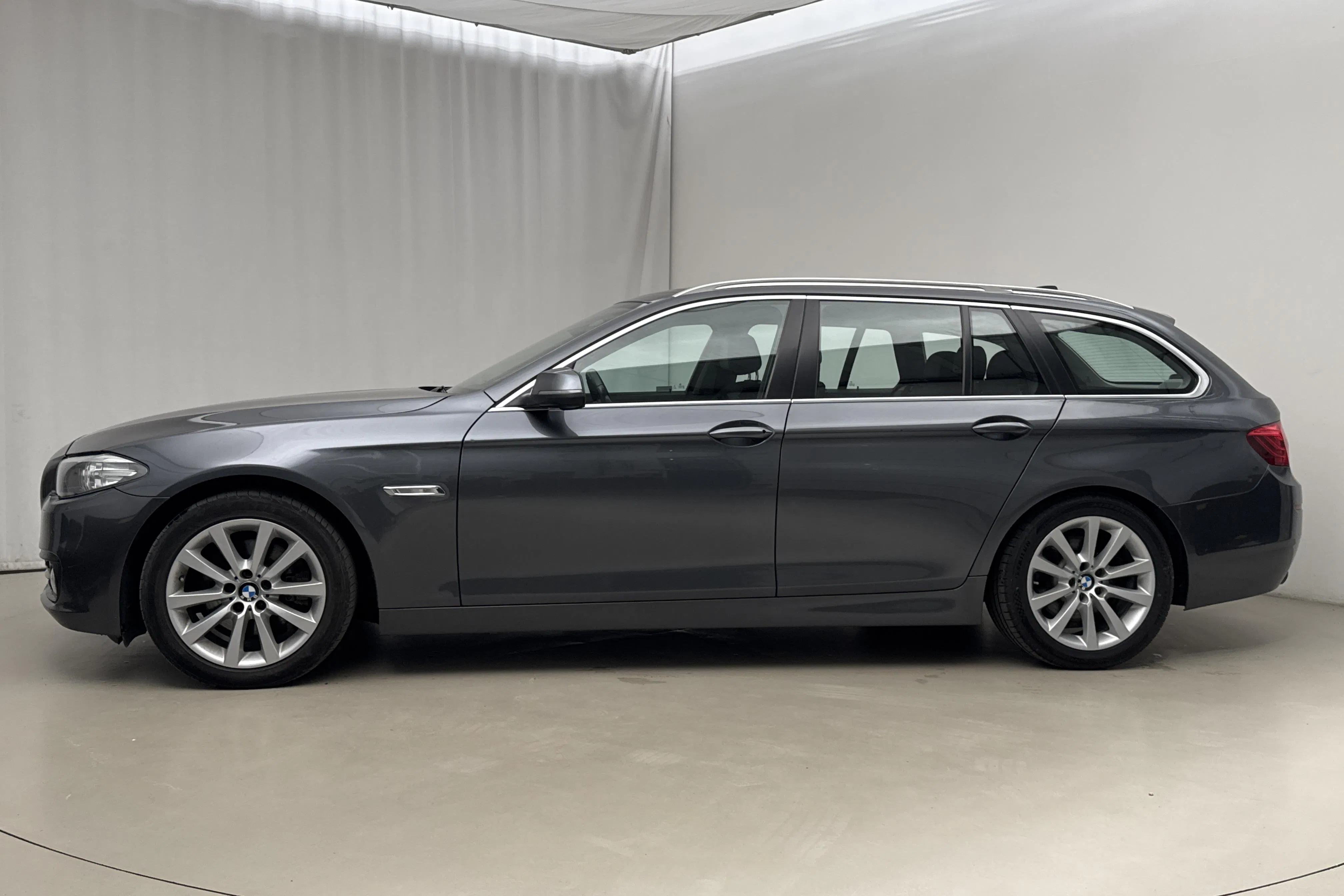 Presentation photo 2 of 16: BMW 520d xDrive Touring, F11 (190hk) - 162 540 km - Automatic - gray - 2016