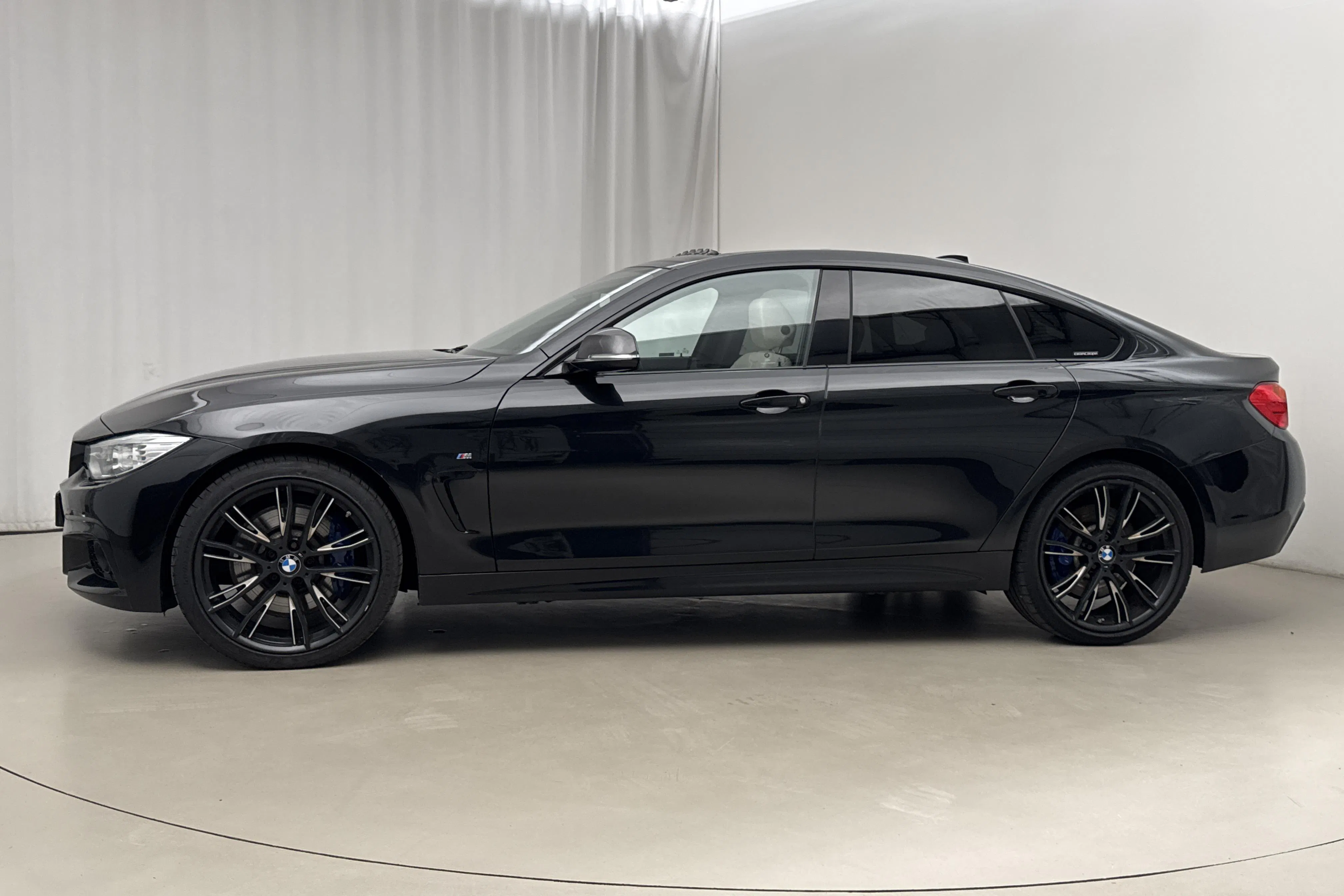 Presentationsfoto 2 av 24: BMW 435d xDrive Gran Coupé, F36 (313hk) - 14 268 mil - Automat - svart - 2016