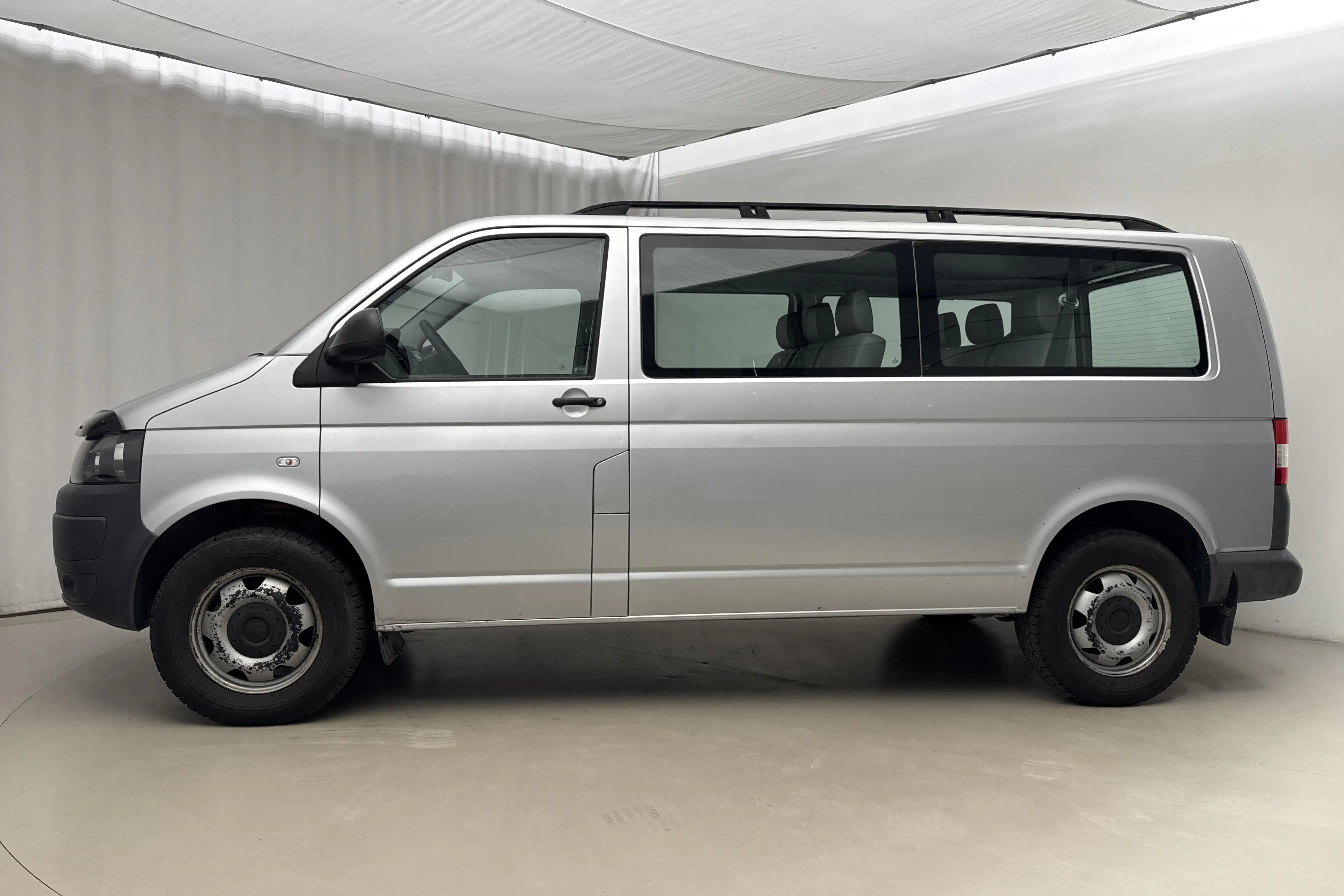 Presentation photo 2 of 17: VW Transporter Kombi T5 2.0 TDI 4MOTION (140hk) - 187 660 km - Manual - silver - 2011