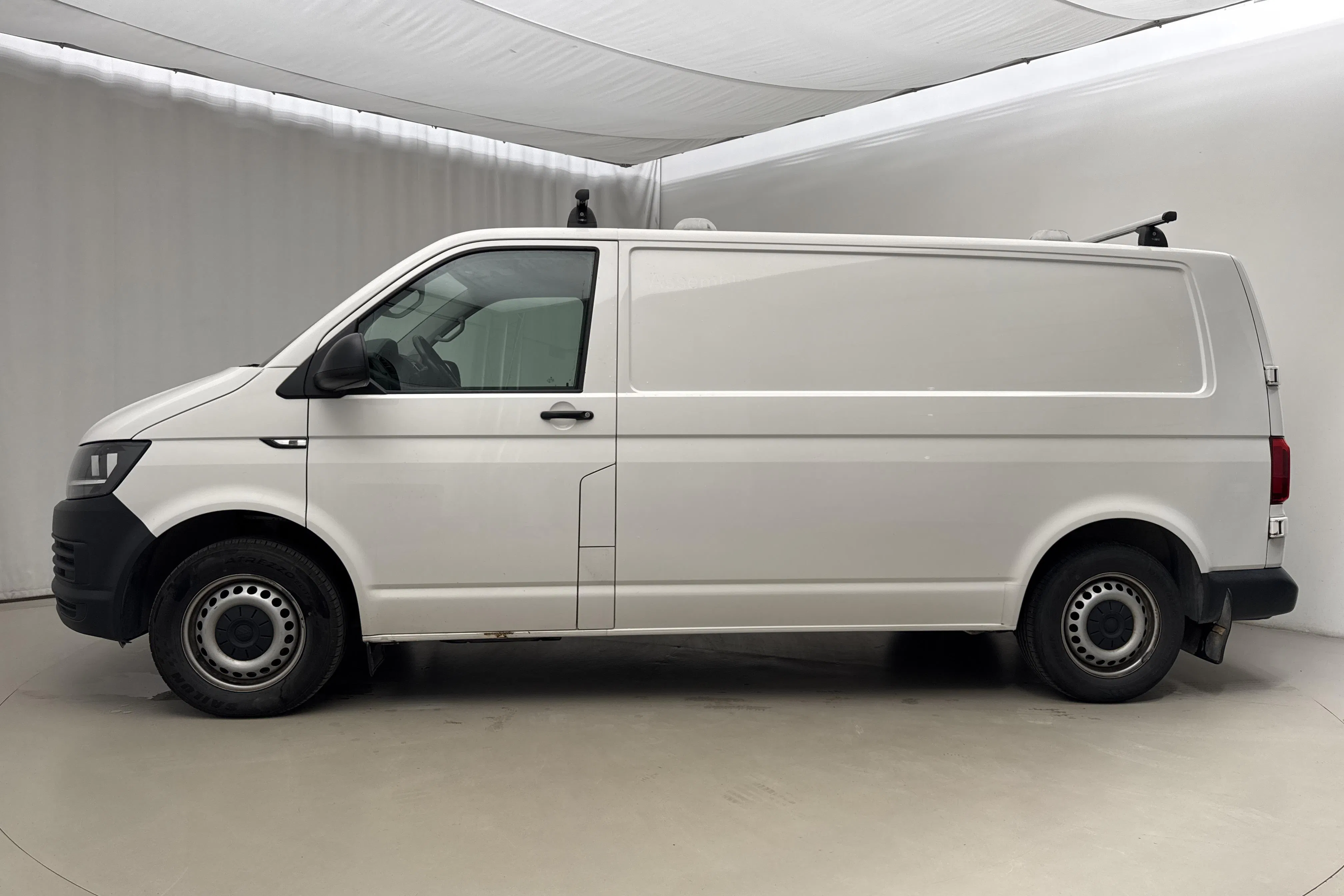 Presentationsfoto 2 av 21: VW Transporter T6 2.0 TDI BMT Skåp (150hk) - 12 111 mil - Manuell - vit - 2019