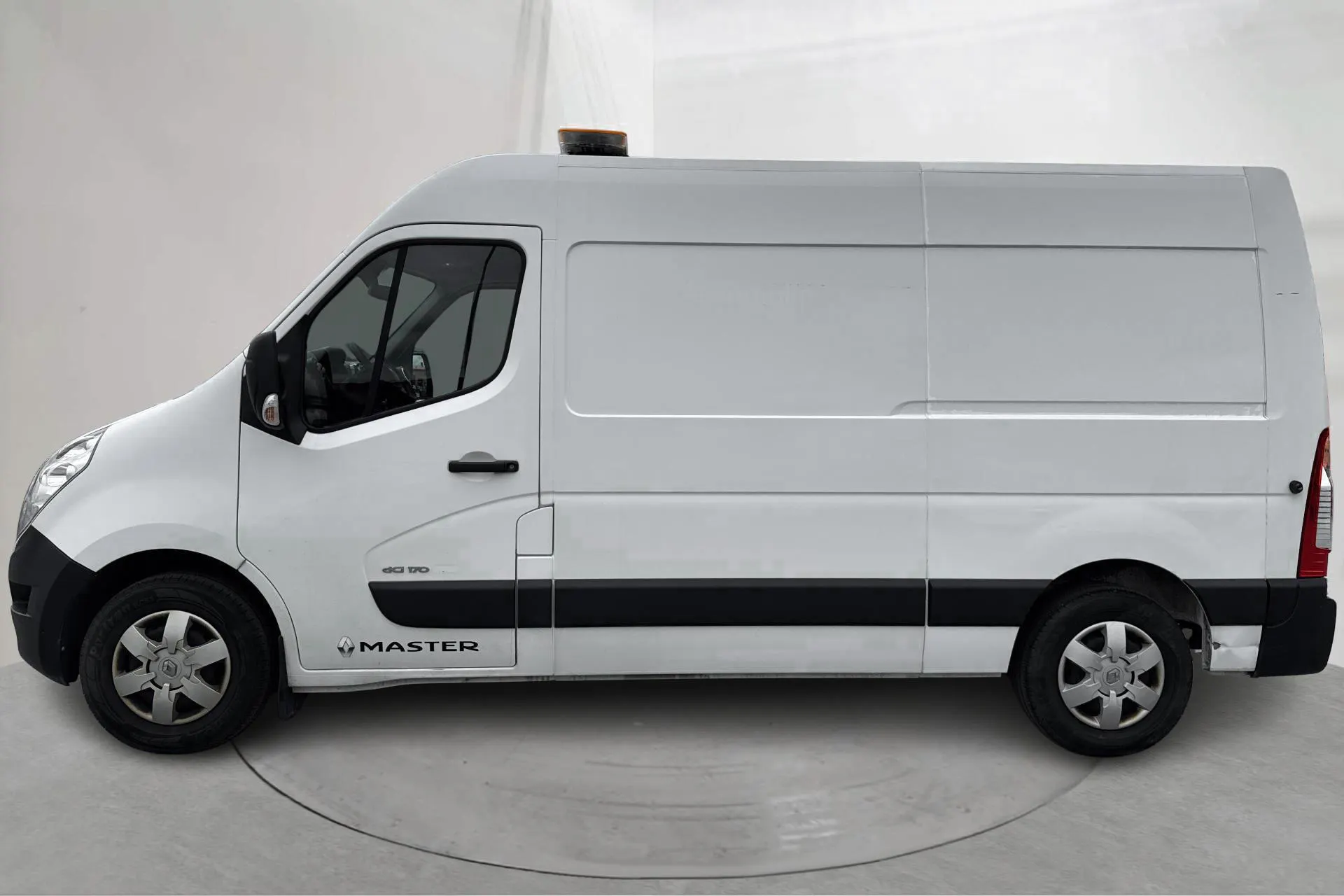 Presentation photo 2 of 19: Renault Master 2.3 dCi FAP 2WD (170hk) - 133 260 km - Manual - white - 2018