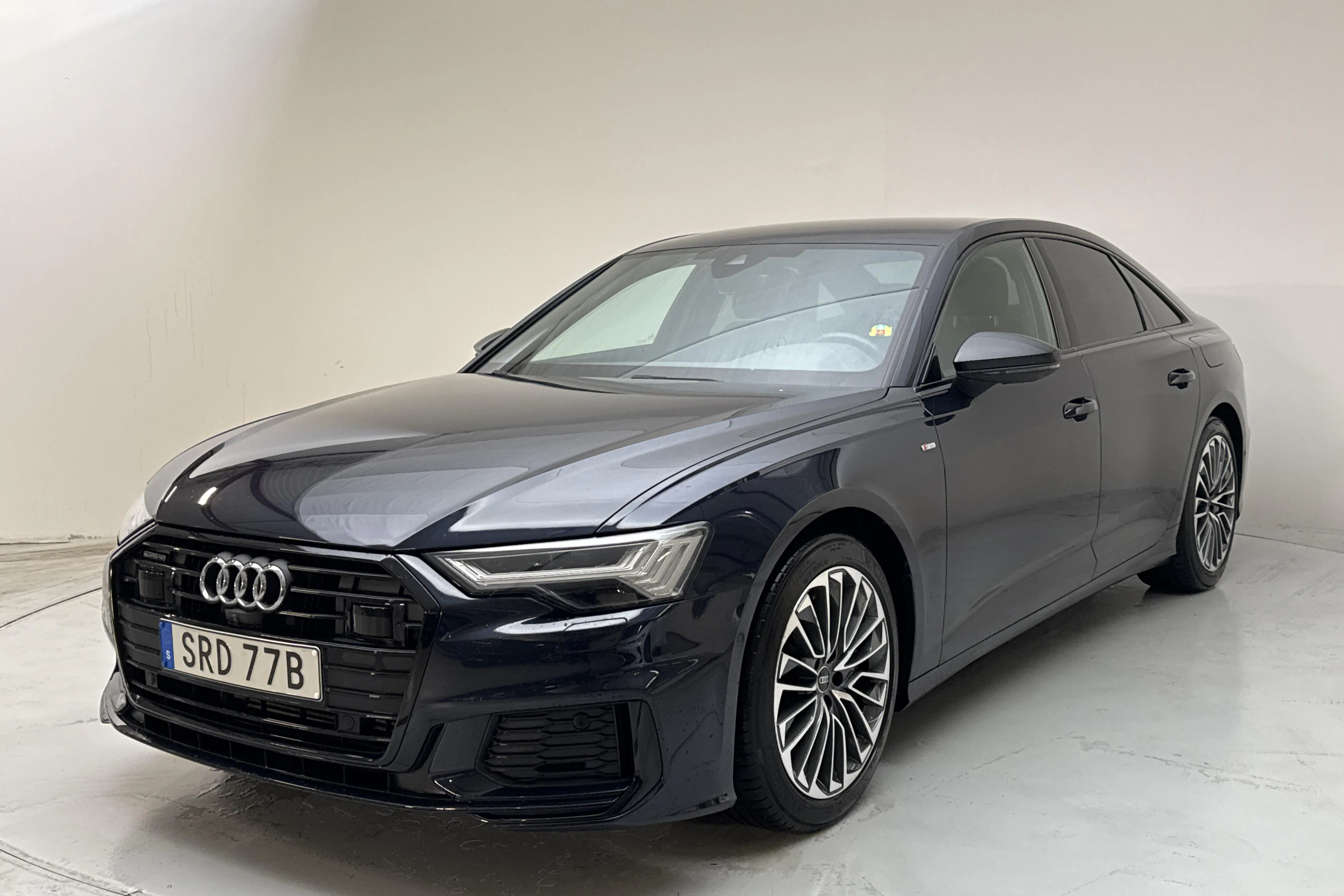Presentationsfoto 1 av 19: Audi A6 Sedan 55 TFSI e quattro (367hk) - 6 289 mil - Automat - blå - 2023
