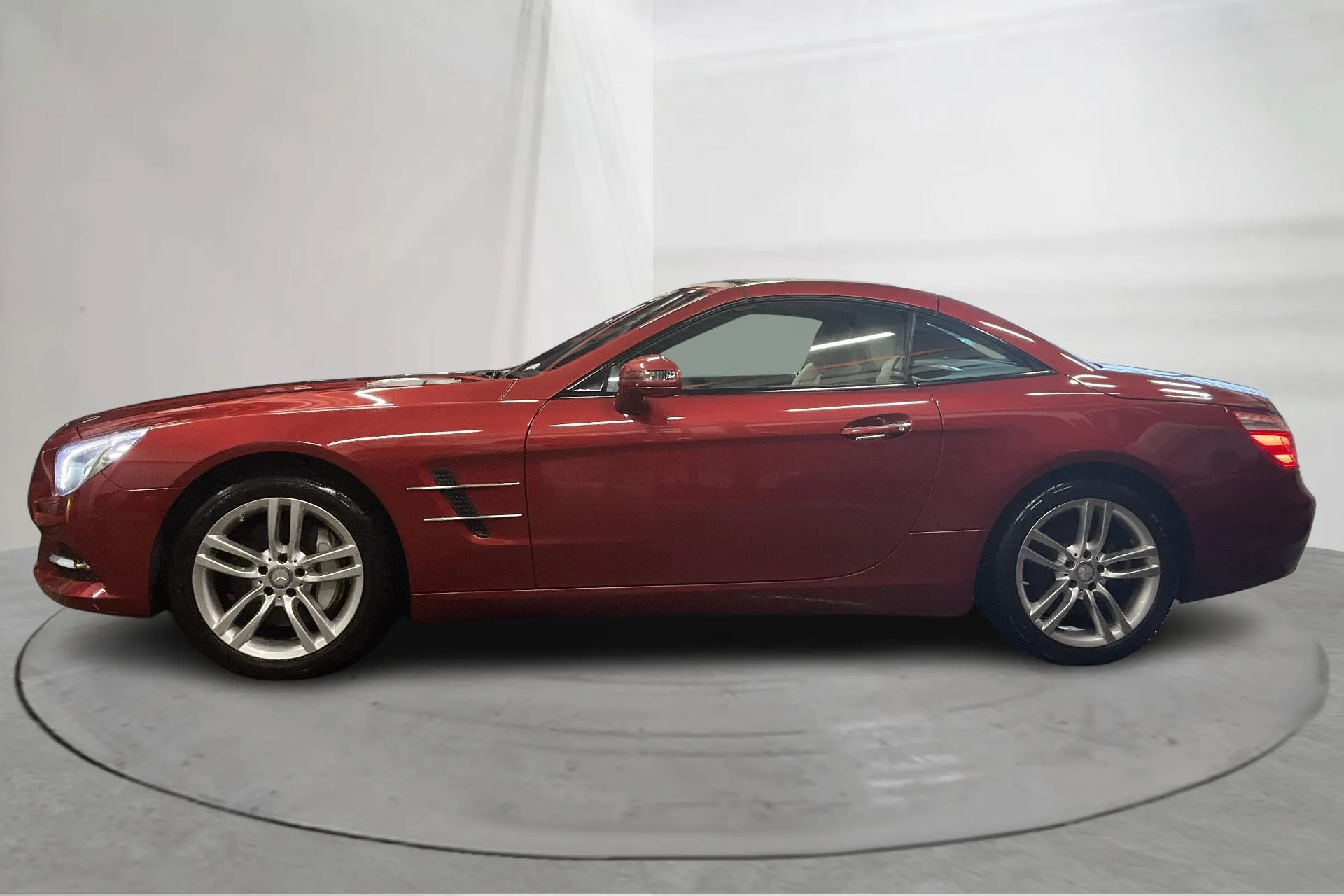 Presentation photo 2 of 16: Mercedes SL 350 R231 (306hk) - 31 920 km - Automatic - red - 2014