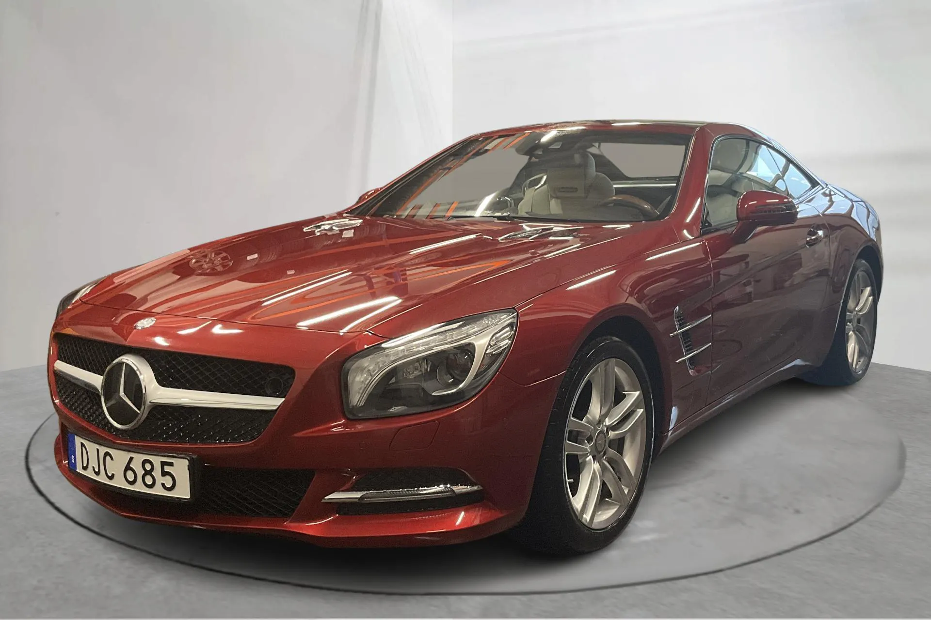Presentation photo 1 of 16: Mercedes SL 350 R231 (306hk) - 31 920 km - Automatic - red - 2014