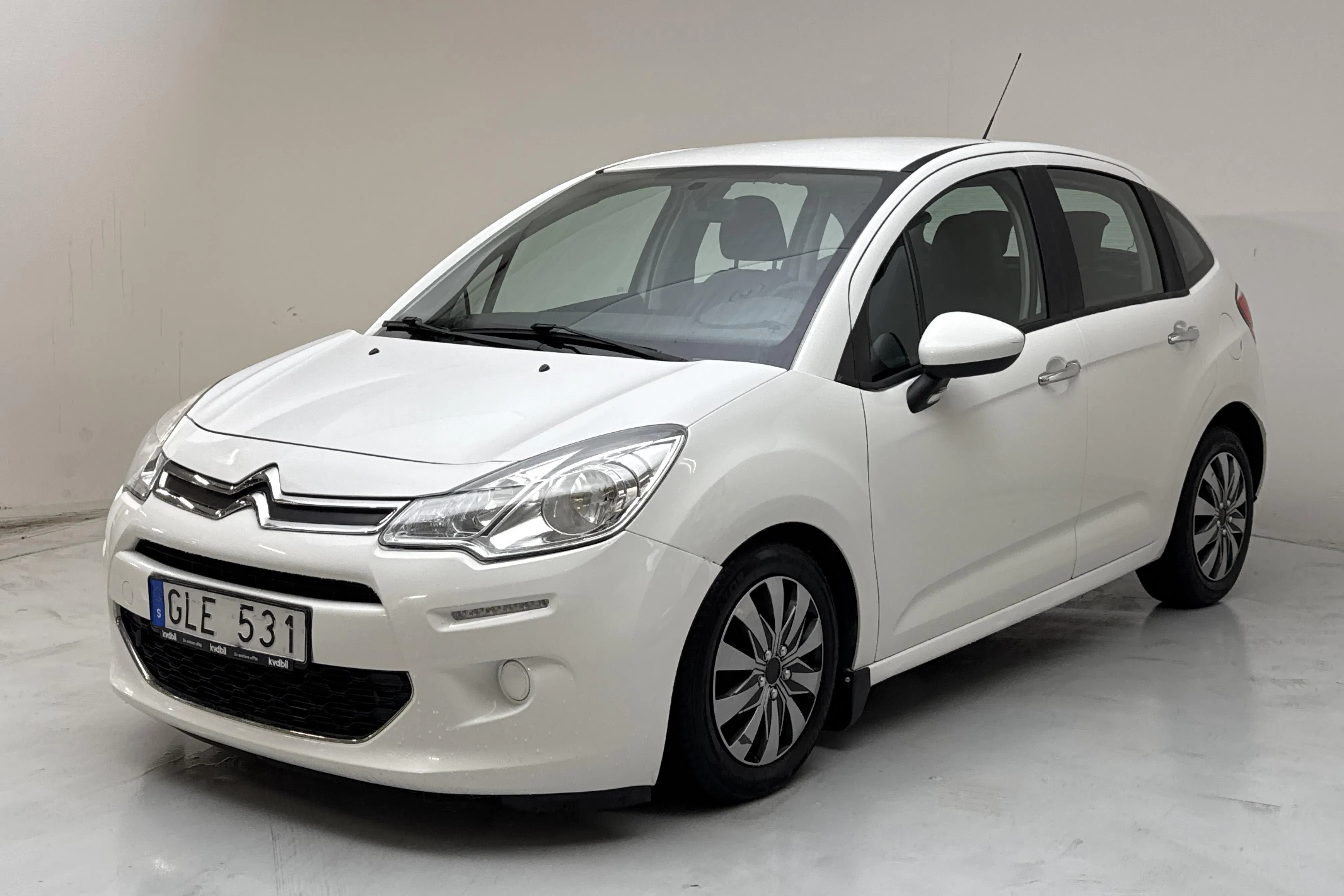 Presentation photo 1 of 11: Citroën C3 e-HDi (70hk) - 118 130 km - Automatic - white - 2013