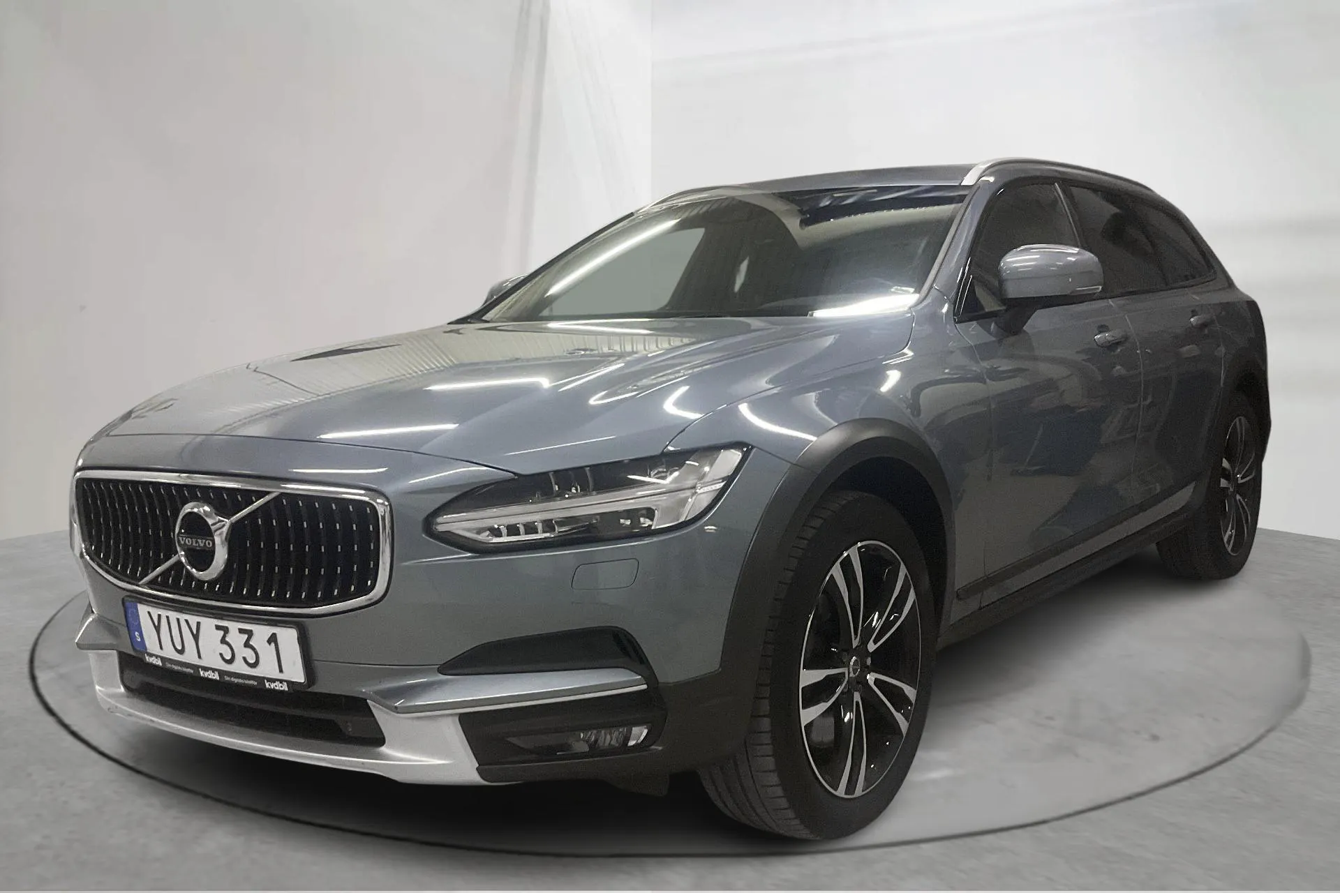 Presentation photo 1 of 19: Volvo V90 D4 Cross Country AWD (190hk) - 144 070 km - Automatic - Light Blue - 2019